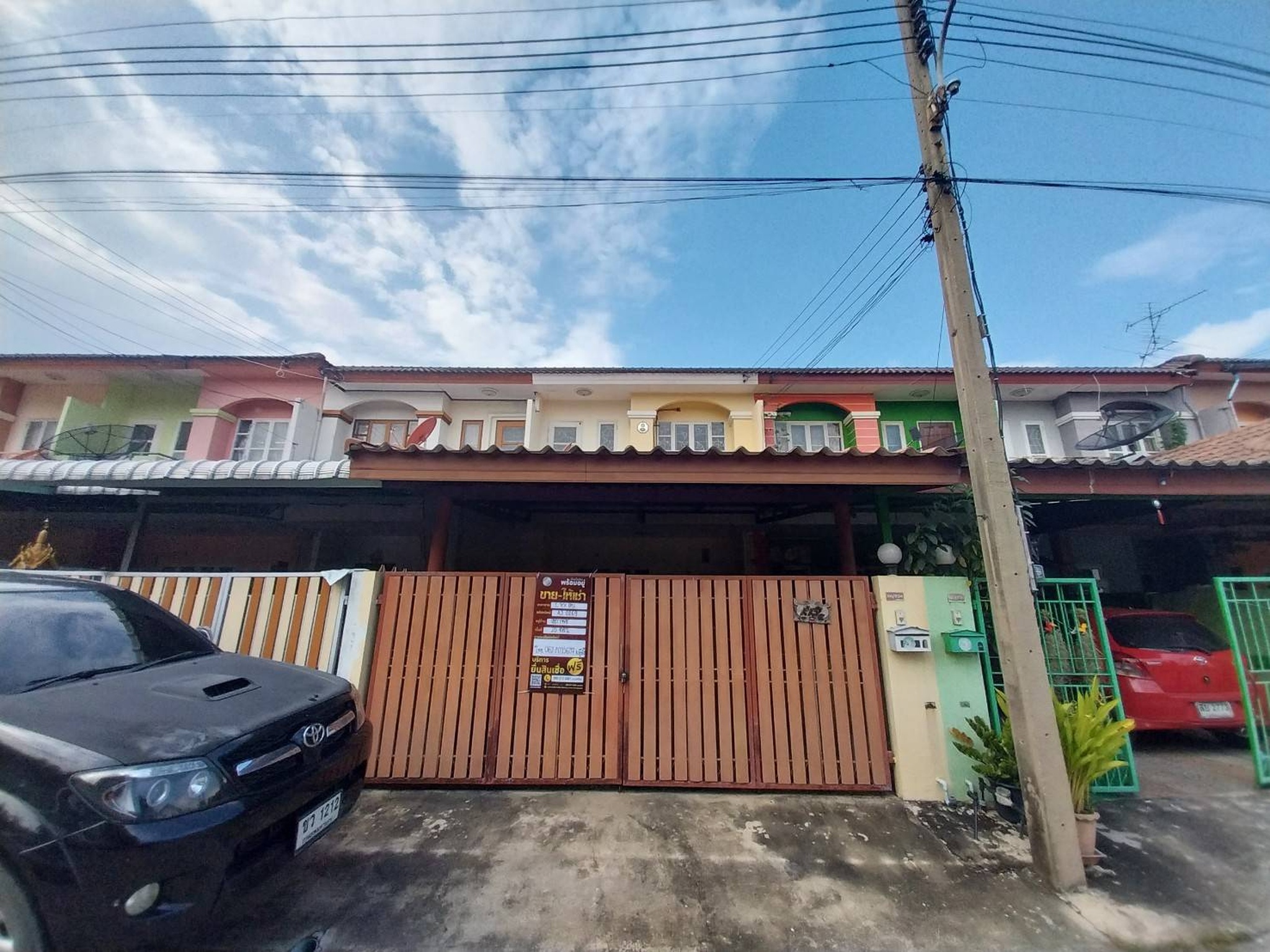 ทรัพย์สถาบันโดย JAM ทาวน์เฮาส์ สถาพร (Baan Sathaporn Rangsit)