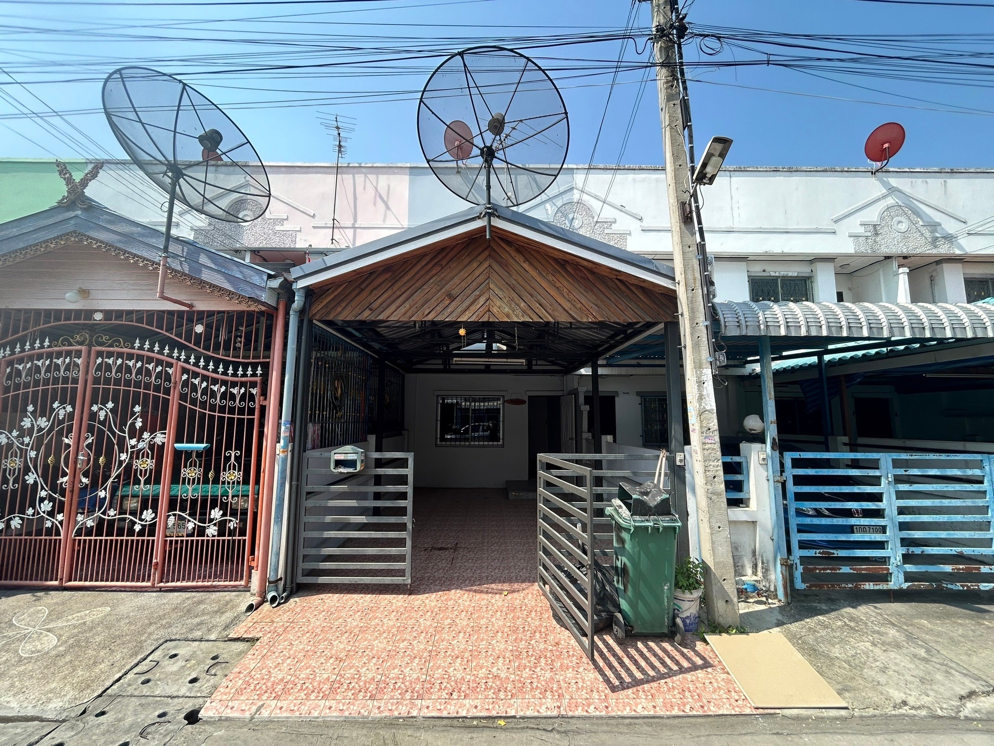 ทรัพย์สถาบันโดย JAM ทาวน์เฮาส์ นครทองปาร์ควิว 3 (Nakornthong Park View 3)
