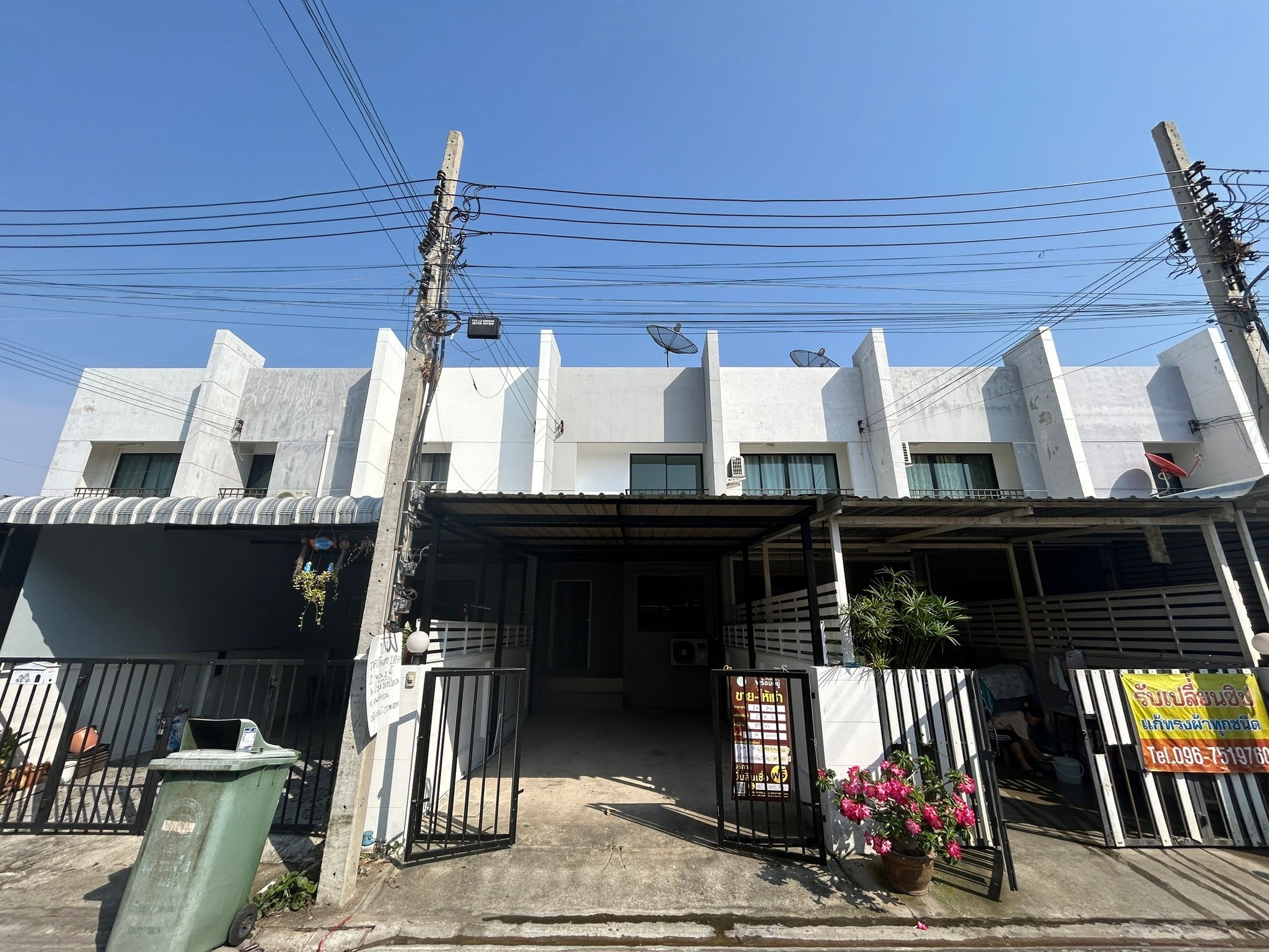 ทรัพย์สถาบันโดย JAM ทาวน์เฮาส์ หมู่บ้านดิโอโซน เทพารักษ์-บางบ่อ (The Ozone Theparak-Bangbor)