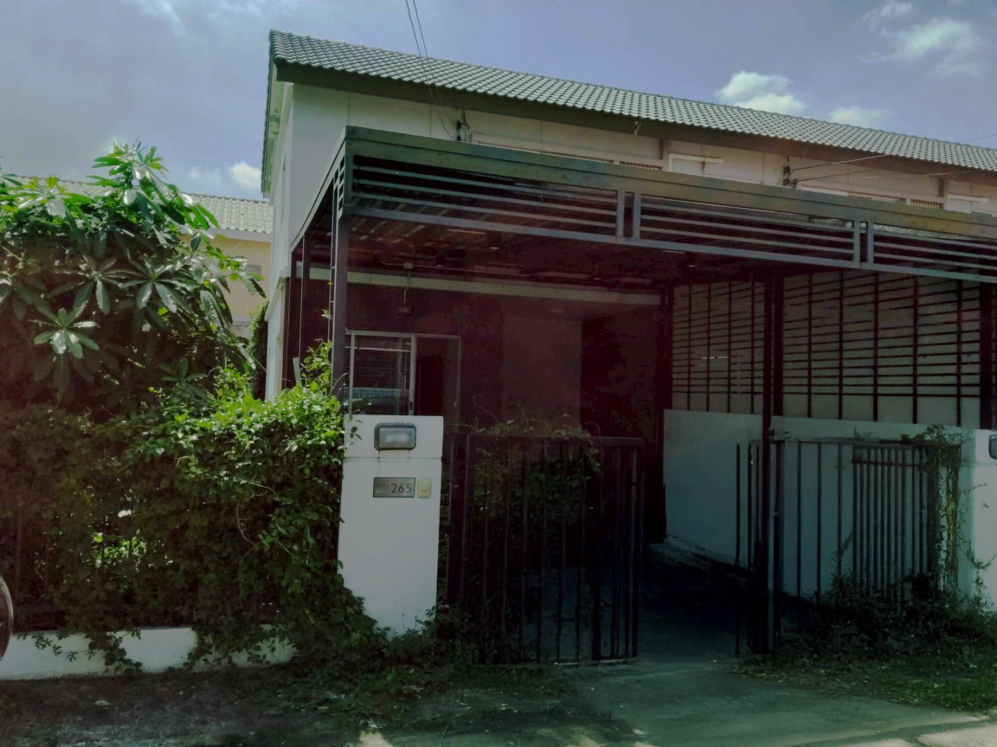 ทรัพย์สถาบันโดย JAM ทาวน์เฮาส์ บ้านพฤกษา (Baan Pruksa 109 Pratunam Phra-In 2)