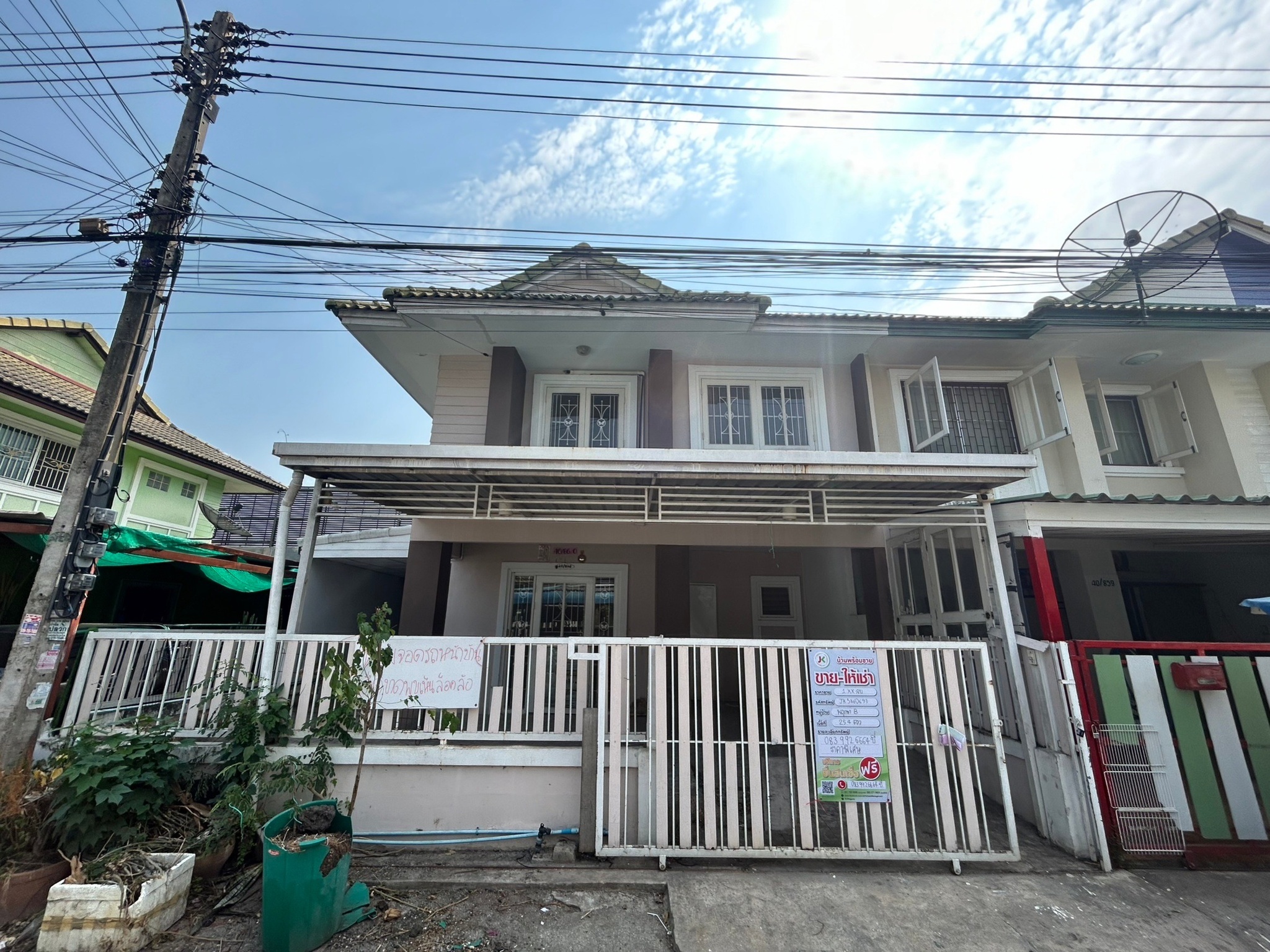 ทรัพย์สถาบันโดย JAM ทาวน์เฮาส์ บ้านพฤกษา B (Baan Wararak Rangsit-Klong Sam)