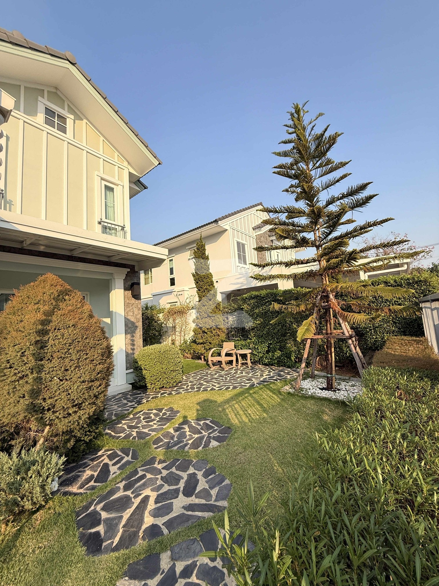ให้เช่าบ้านโครงการ Villaggio 2 ศรีนครินทร์ – บางนา ตกแต่งสวย โดดเด่นด้วย Lighting • เฟอร์นิเจอร์ เครื่องใช้ไฟฟ้าครบทุกห้อง บรรยากาศดี : เจ้าของให้เช่าเอง (งดรับนายหน้า)