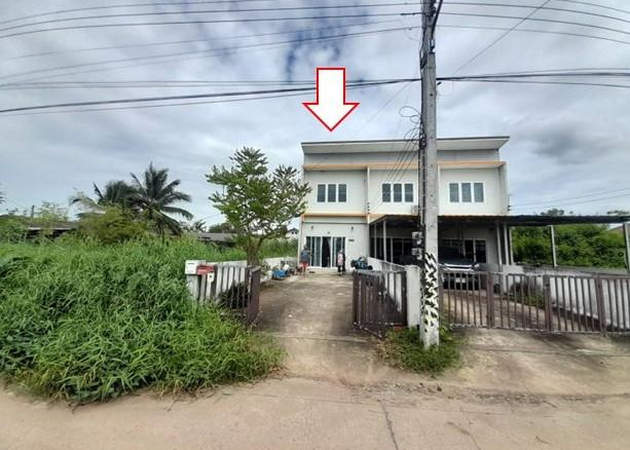 ทรัพย์สถาบันโดย GHB ทาวน์เฮาส์ คุ้มทิวสนเหนือ