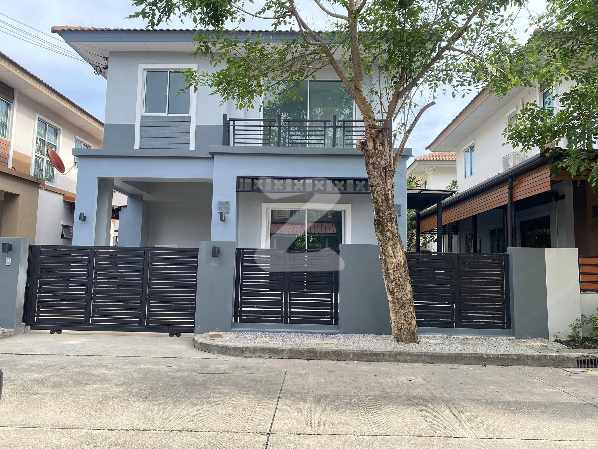 หมู่บ้านเอโทล มัลดิฟส์ปาล์ม   โครงการร่มรื่น น่าอยู่ พร้อมสโมสร สวน ฟิตเนส สระว่ายน้ำ สนามเด็กเล่น สนามฟุตบอล  พื้นที่ 35 ตารางวา  126 ตารางเมตร : เจ้าของขายเอง (งดรับนายหน้า)