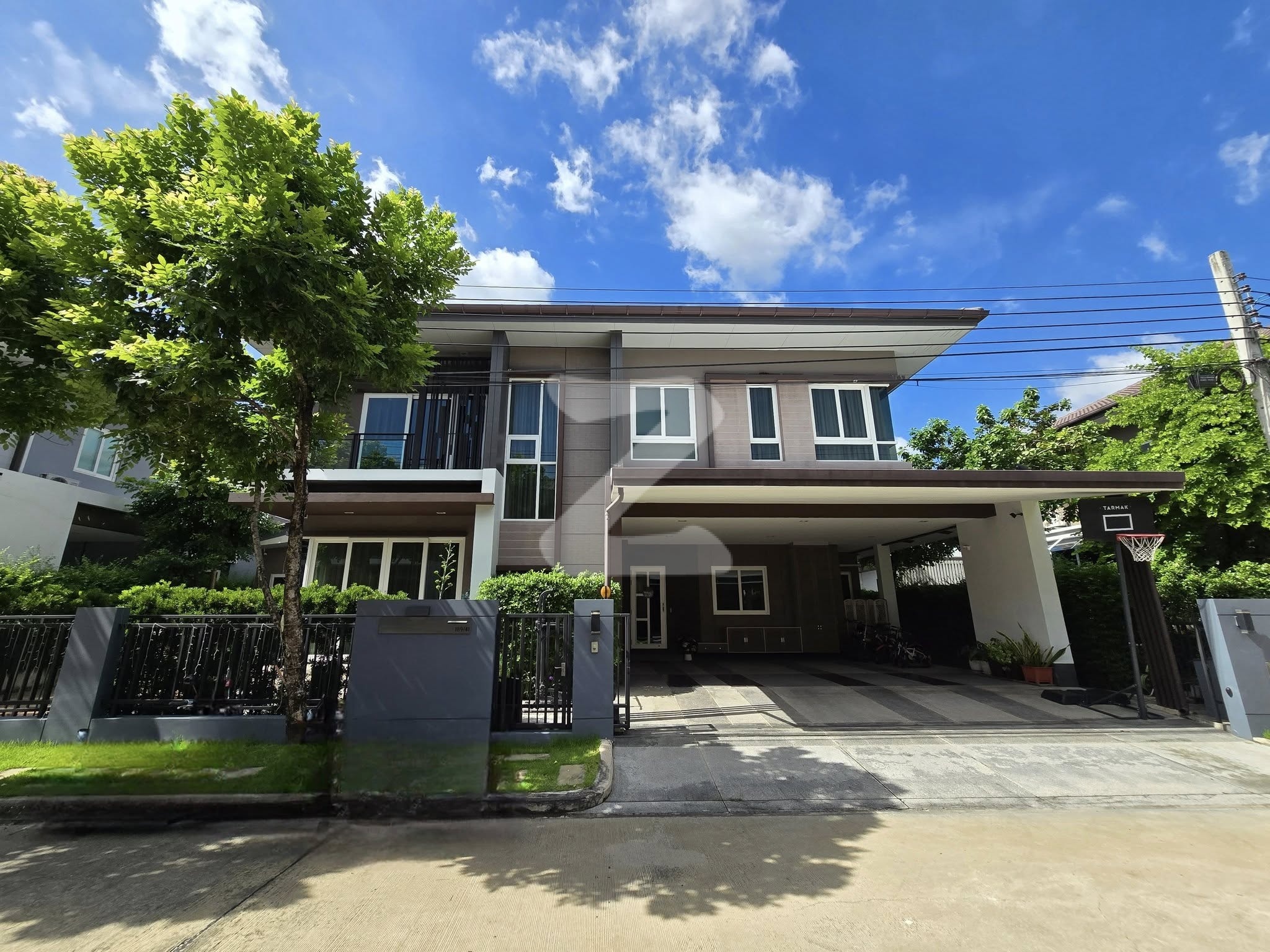 #Ownerขายเองค่ะ #NoEarthquakeDamage 🏡 ขายบ้านเดี่ยว ทำเลทอง #หลังเมกาบางนา #เจ้าของย้ายไปตปท ยินดีรับ agent ค่ะ ❤️ ตกแต่งครบ ❤️ ฟรีเฟอร์ +เครื่องใช้ไ : เจ้าของขายเอง (งดรับนายหน้า)