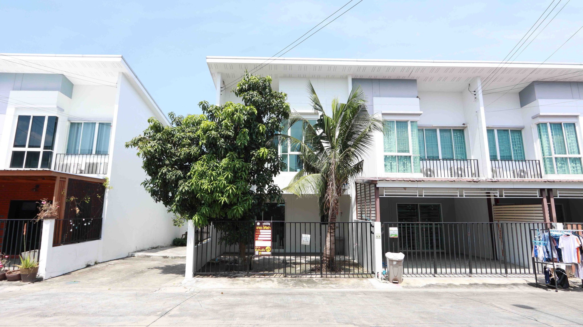 ทรัพย์สถาบันโดย JAM ทาวน์เฮาส์ใกล้ PK27 บางชัน เบล็ส วิลล์ รามอินทรา 117 (Bless Ville Ramintra 117)