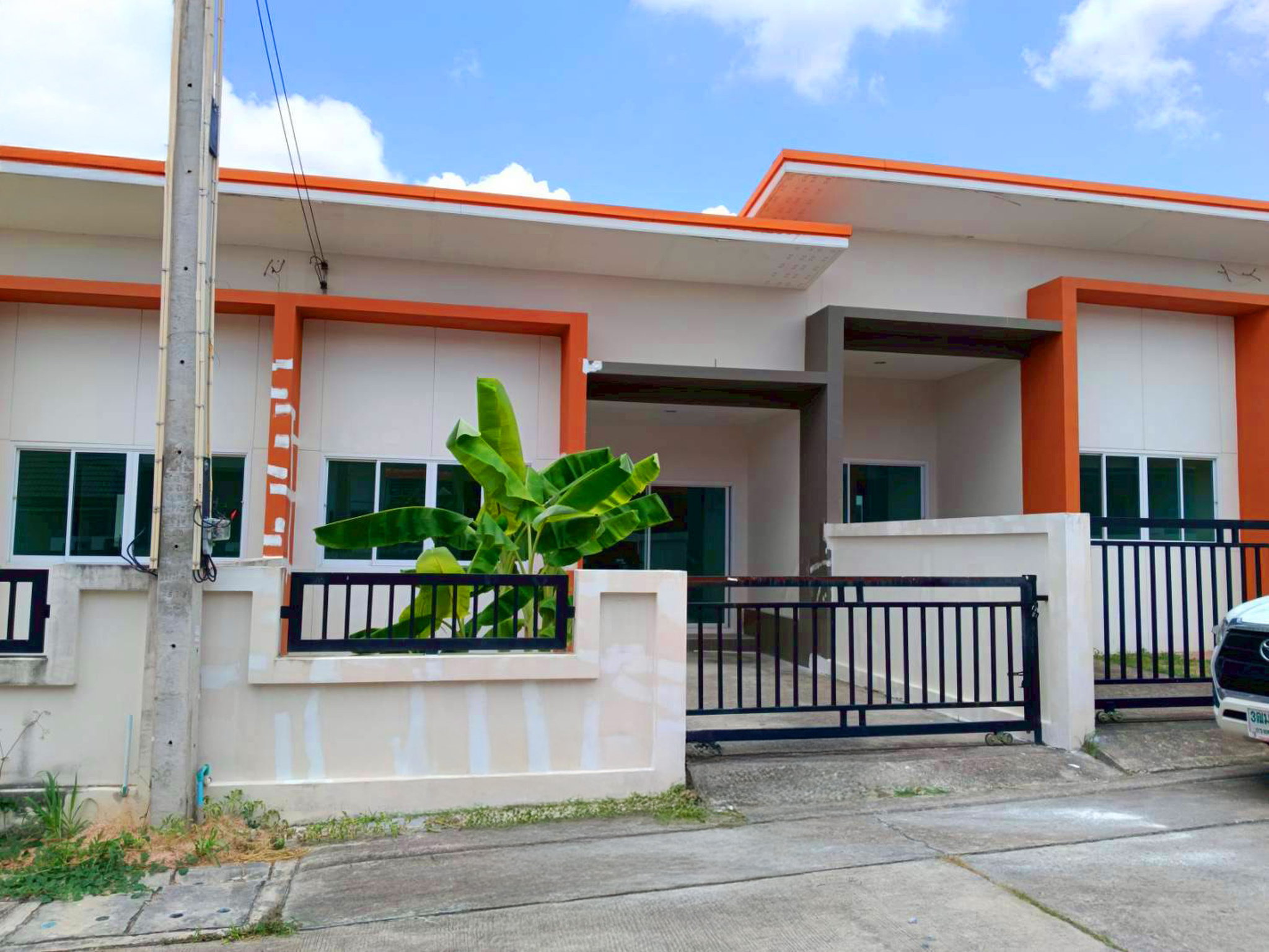 ทรัพย์สถาบันโดย JAM ทาวน์เฮาส์ แผ่นดินทอง ลิฟวิ่งโฮมส์ 2 (Pandintong Living Homes 2)