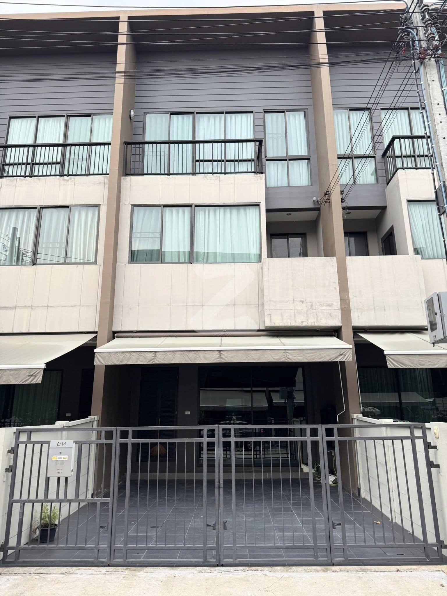 Owner Post 🏘️✨ ขาย/เช่า บ้านกลางเมือง ลาดพร้าว-เสรีไทย 52 ✨ ทาวน์โฮม 3 ชั้นสุดหรู สวยพร้อมอยู่ ต่อเติมครัวหลังบ้านกว้างพิเศษ/ พร้อมแอร์ครบทุกห้อง! : เจ้าของให้เช่าเอง (งดรับนายหน้า)