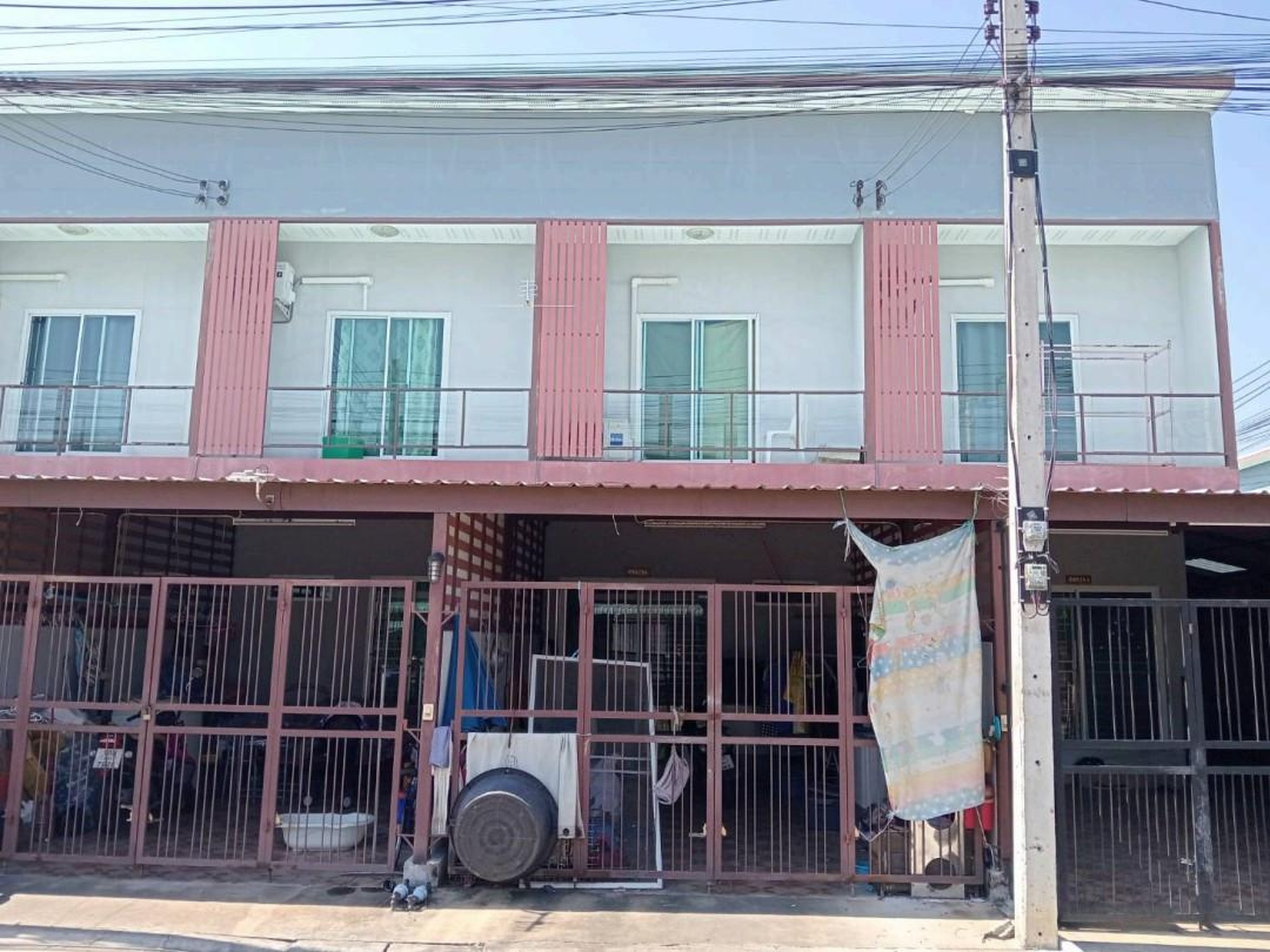 ทรัพย์สถาบันโดย GHB ทาวน์เฮาส์ ฉัตรไพลิน ลาดหลุมแก้ว (Chatrapailin Latlumkaew)