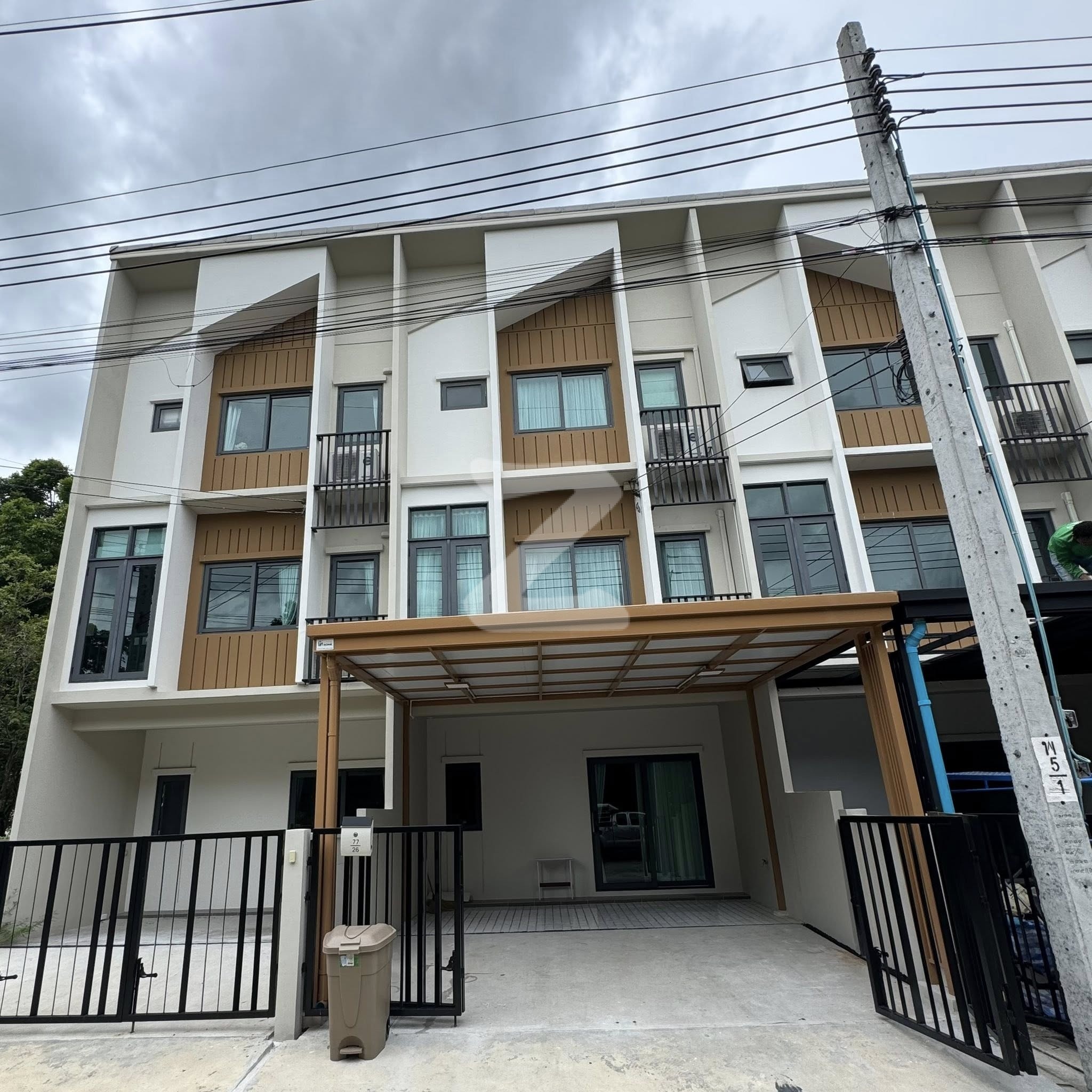 Owner post ให้เช่าทาวน์โฮม 3 ชั้น วิวสวน หลังที่ 2 หน้าโครงการ ติดถนนสุขาภิบาล2 ใกล้เมกาบางนา ,พระราม9 , Gemopolis  📍 𝐏𝐥𝐞𝐱 𝐎𝐧𝐧𝐮𝐭-𝐖𝐨𝐧𝐠𝐰 : เจ้าของให้เช่าเอง (งดรับนายหน้า)