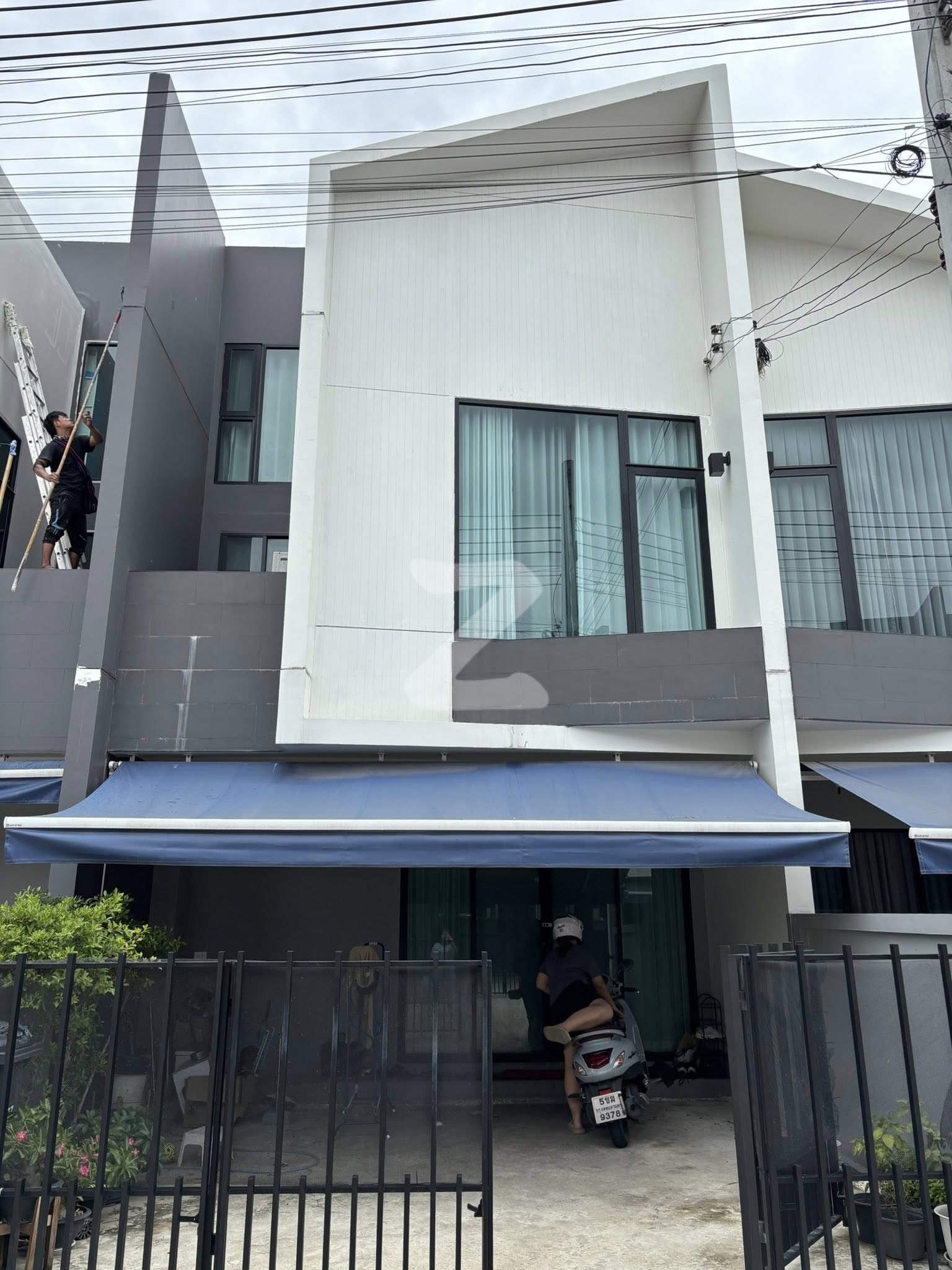 🏢 ให้เช่าทาวน์โฮม 2 ชั้น มีชั้นลอย โครงการโมติทาวน์ 🐶 เจ้าของปล่อยเอง 🐶 ใกล้บีทีเอส!! 💕บ้านใหม่สวย บรรยากาศดี เงียบสงบ 💕 Pet friendly ทั้งหมู่บ้า : เจ้าของให้เช่าเอง (งดรับนายหน้า)