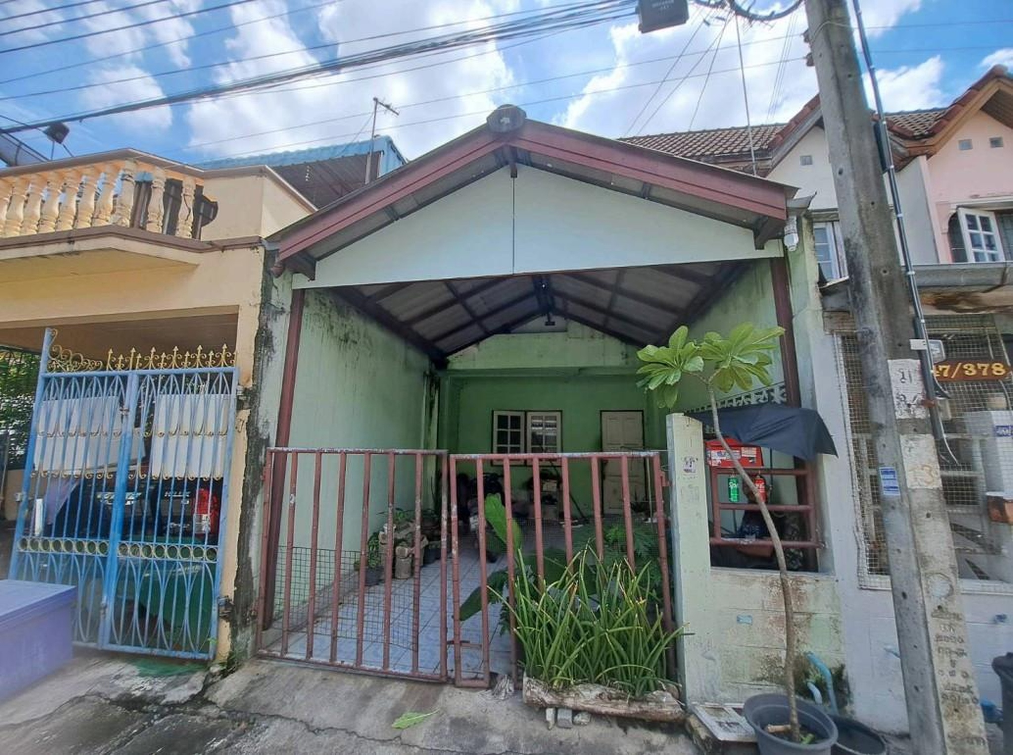 ทรัพย์สถาบันโดย GHB ทาวน์เฮาส์ หมู่บ้านลีลา นิมิตใหม่ (Leela Village Nimitmai)