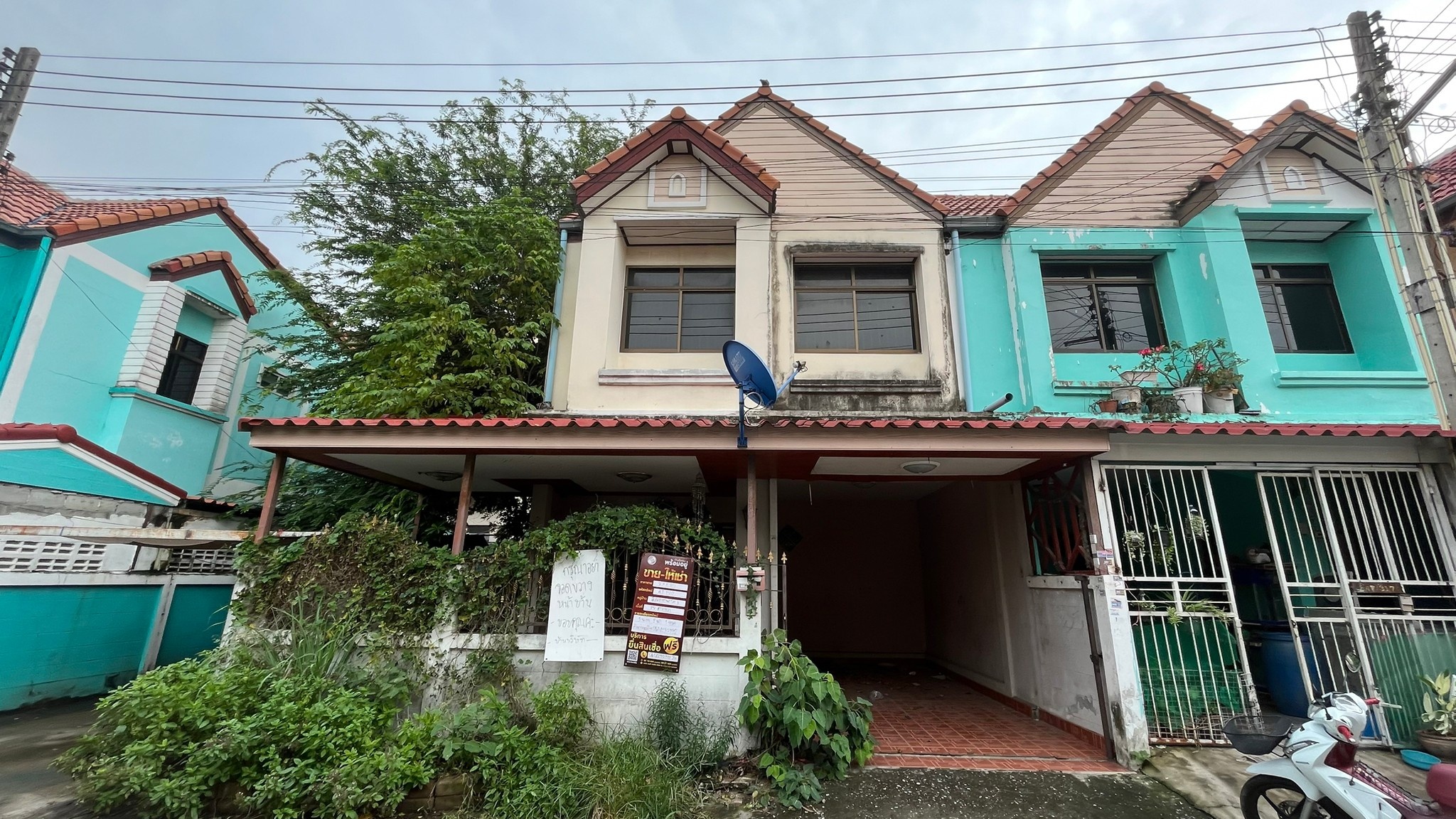 ทรัพย์สถาบันโดย JAM ทาวน์เฮาส์ สวนทองพาร์ค 6 (Pariya Park)