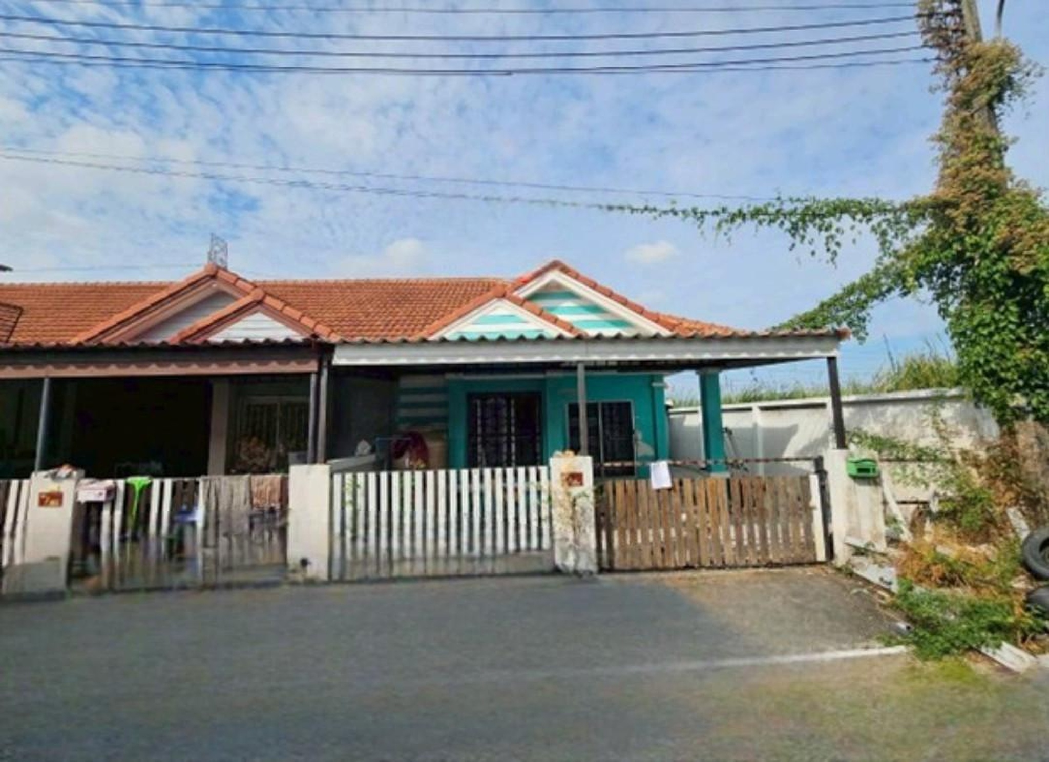 ทรัพย์สถาบันโดย GHB ทาวน์เฮาส์ เจษฎา 9 (Jetsada 9 Lamlukka Klong 4)