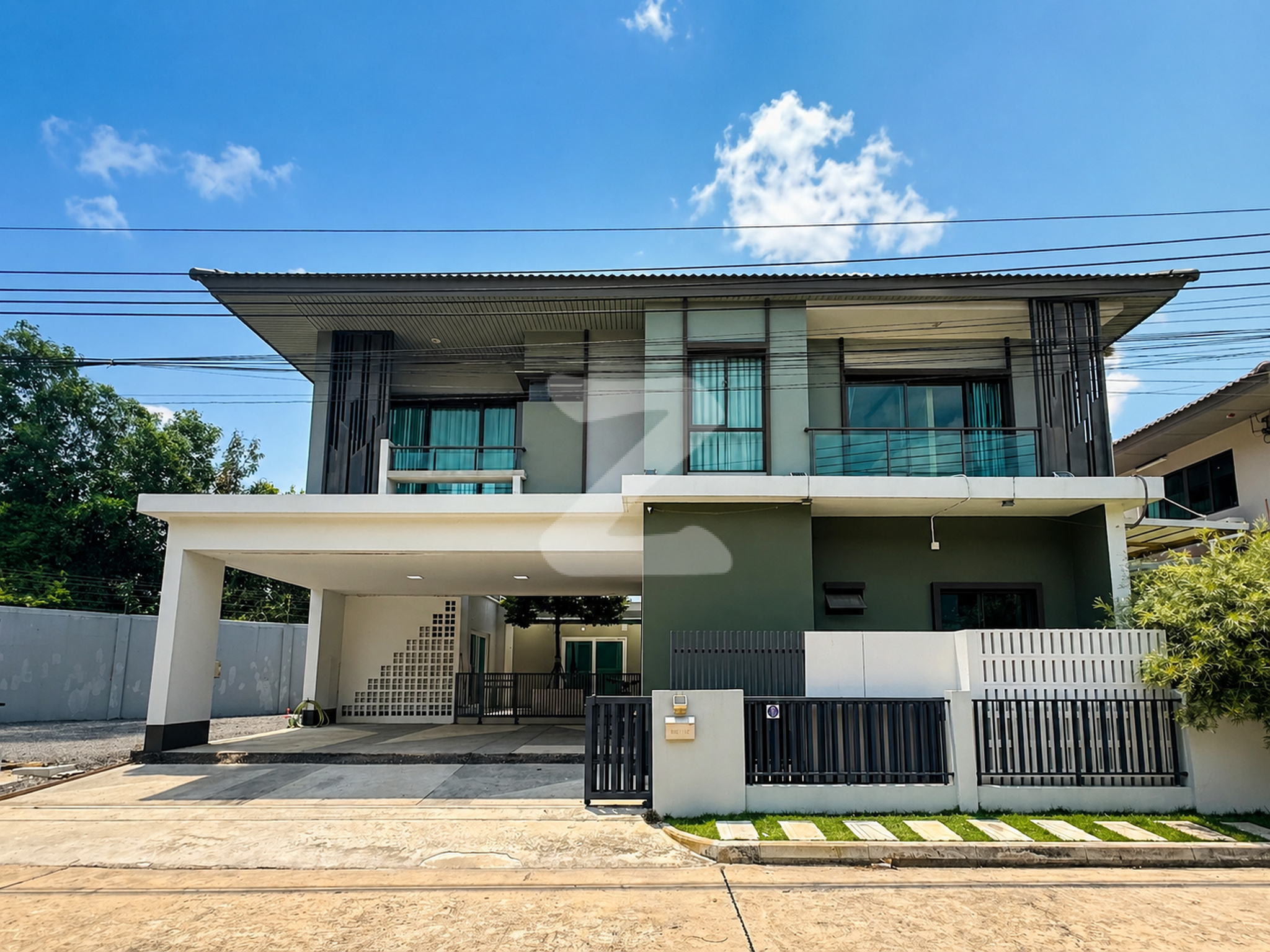 เช่าบ้านหลังมุม  หมู่บ้านสราญสิริศรีวารี มีโซล่าเซล ประหยัดไฟสุดๆ ใกล้สนามบินสุวรรณภูมิ : เจ้าของให้เช่าเอง