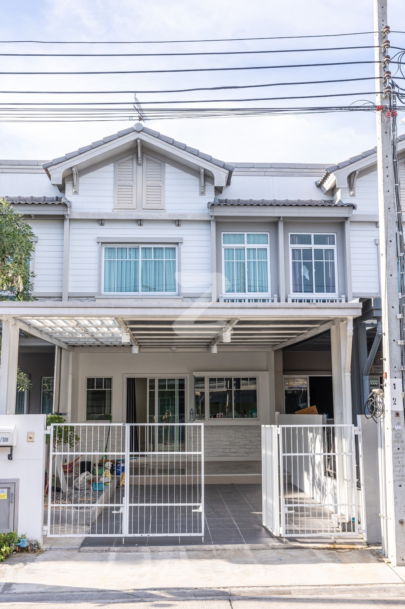 หมู่บ้านอินดี้ ศรีนครินทร์-ร่มเกล้า ทาวน์เฮ้าส์ 2 ชั้น  เนื้อที่ : 22.4 ตารางวา             : เจ้าของขายเอง (งดรับนายหน้า)
