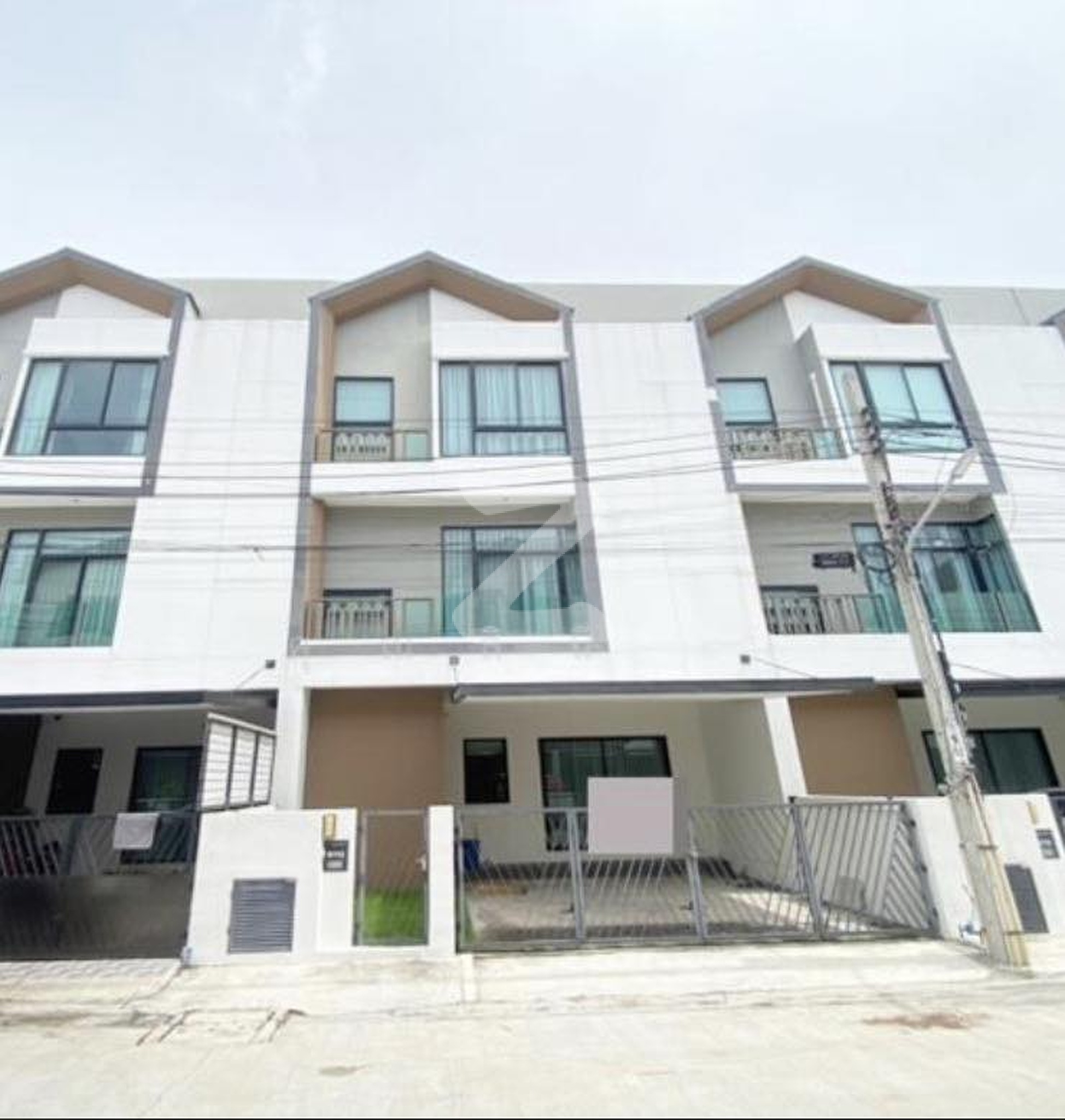 ขาย/ เช่า ทาวน์โฮม 3 ชั้น บรรยากาศบ้านเดี่ยว หมู่บ้านมิวส์ เทียนทะเล 15 : เจ้าของให้เช่าเอง (งดรับนายหน้า)