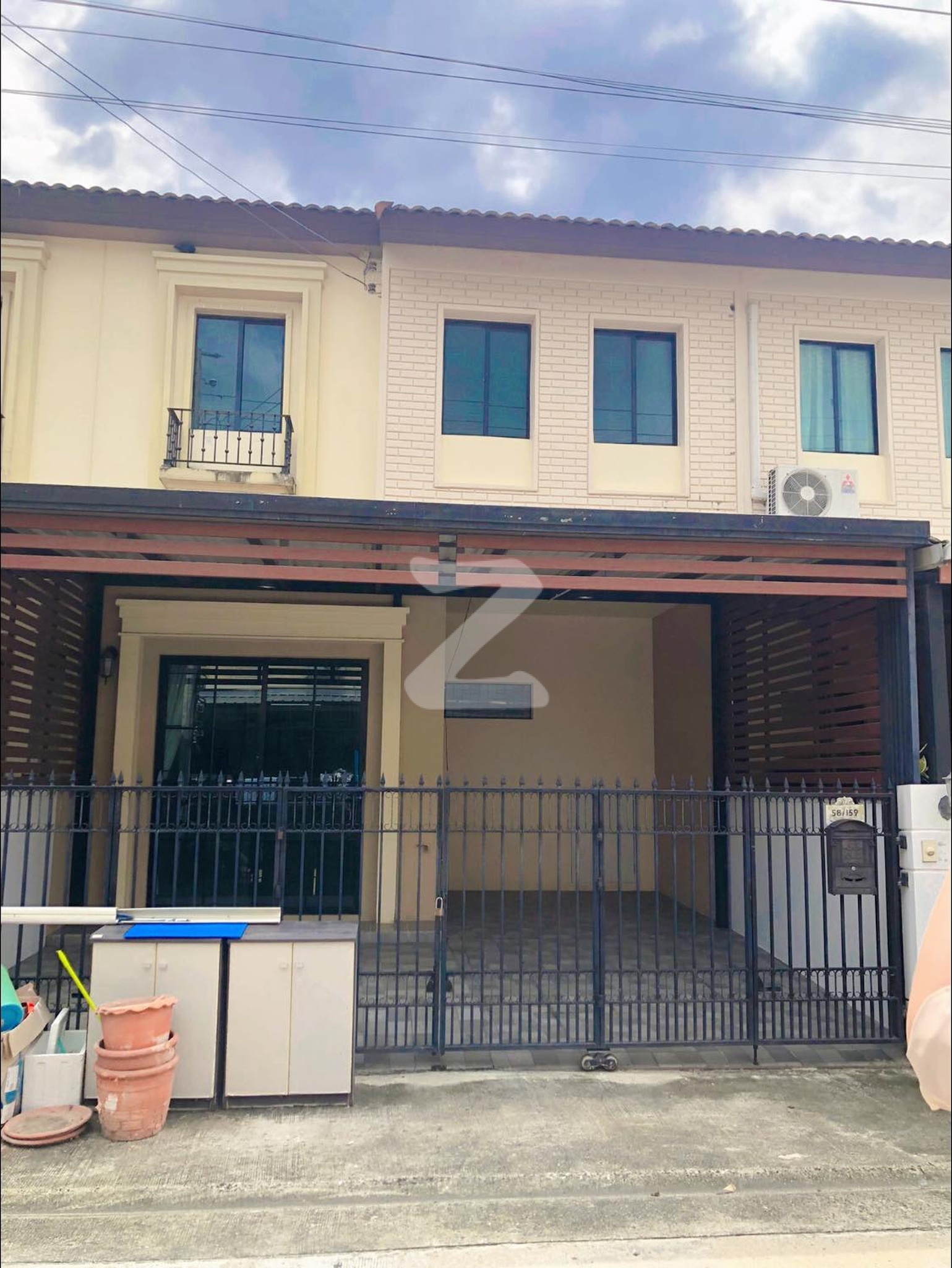 บ้านทาวน์เฮาส์ 2 ชั้น  ติดถนนราชพฤกษ์ ใกล้รถไฟฟ้า ปล่อยเช่า 12,000 บาท/เดือน รวมค่าส่วนกลางแล้ว  : เจ้าของให้เช่าเอง (งดรับนายหน้า)