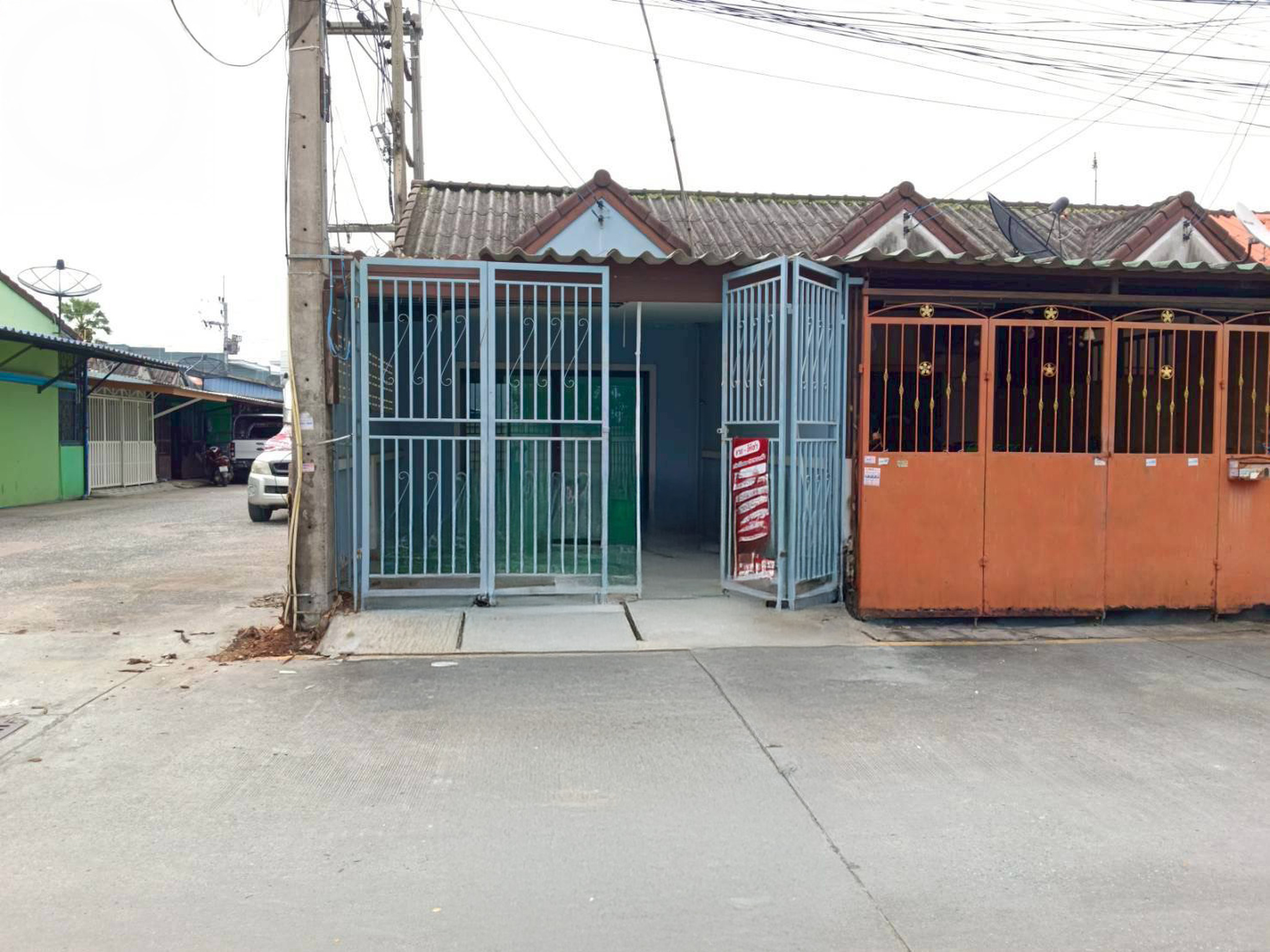 ทรัพย์สถาบันโดย JAM ทาวน์เฮาส์ หมู่บ้านน้ำทิพย์ (Baan Naam Tip)
