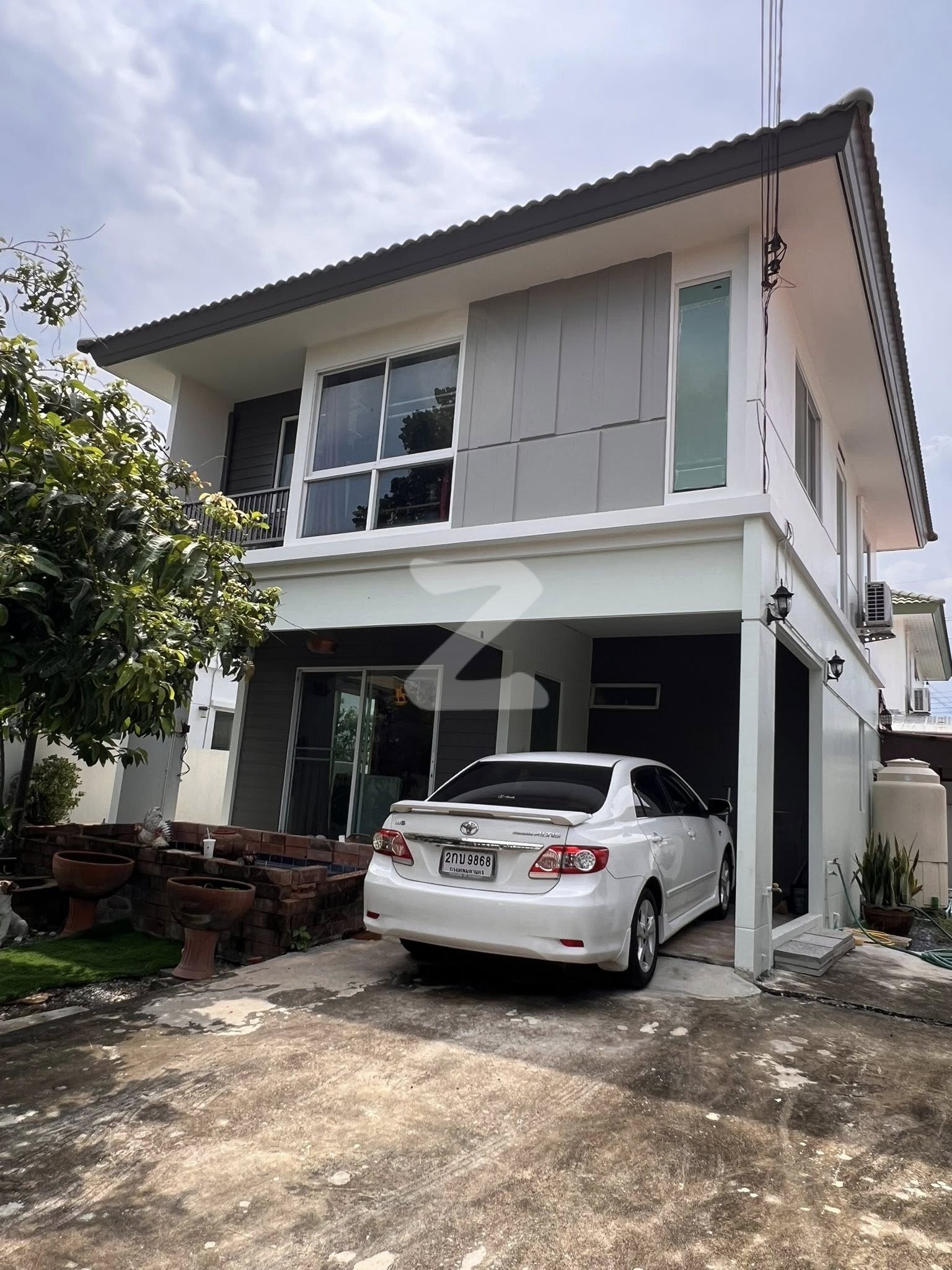 ขาย/ให้เช่าบ้านเดี่ยว 2 ชั้น หมู่บ้านอินนิซิโอ้ 1 รังสิตคลอง 3 หน้าบ้านหันทางทิศเหนือ หลังมุม เนื้อที่ 56.4 ตร.ว. : เจ้าของขายเอง (งดรับนายหน้า)