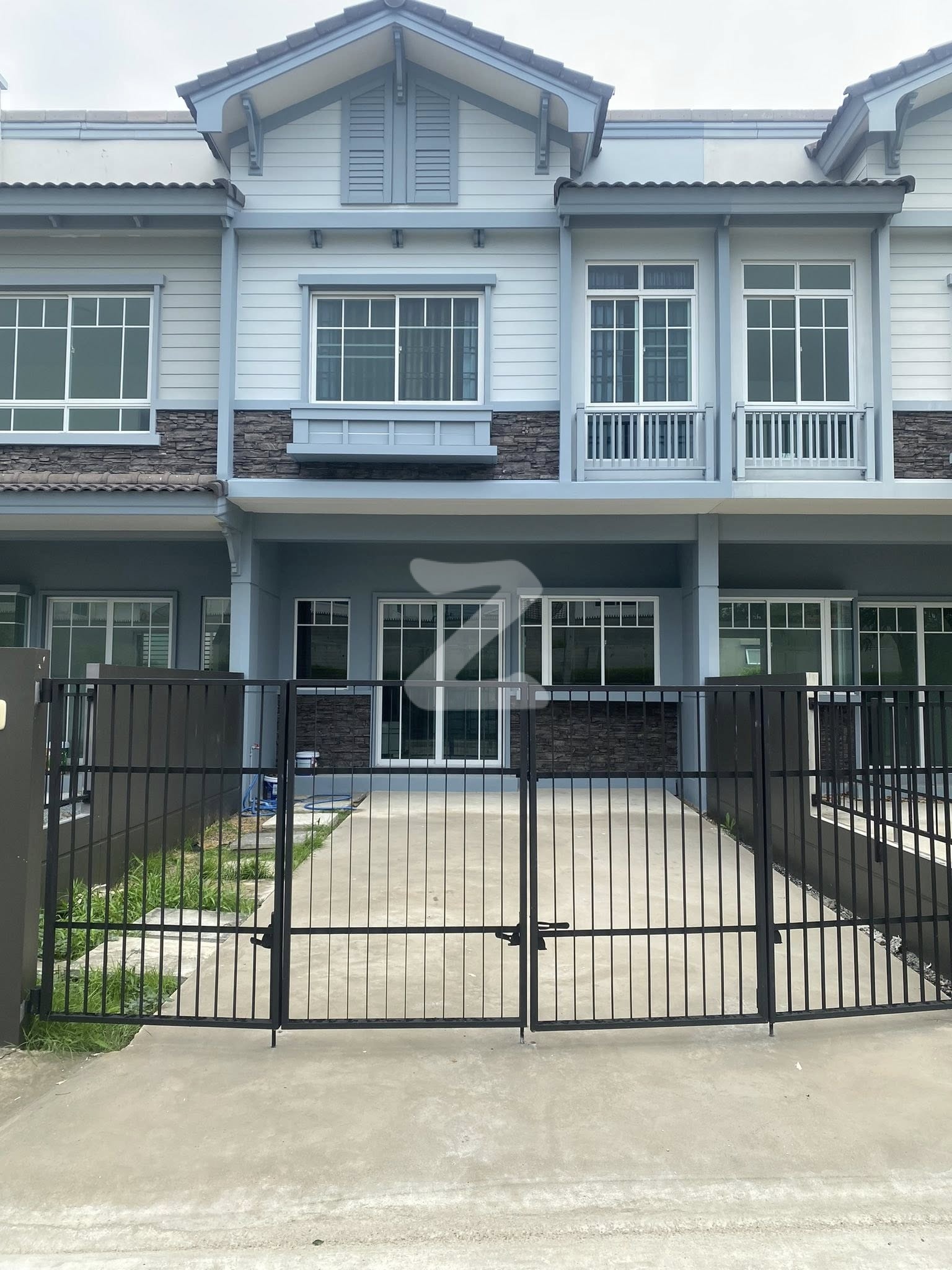 บ้านทาวน์โฮม  หมู่บ้าน  indy บางใหญ่ 2  หน้าบ้านไม่ชนกับใคร ทาสีบ้านใหม่ให้สวยเหมือนใหม่ไปเลยค่ะ  : เจ้าของขายเอง (งดรับนายหน้า)