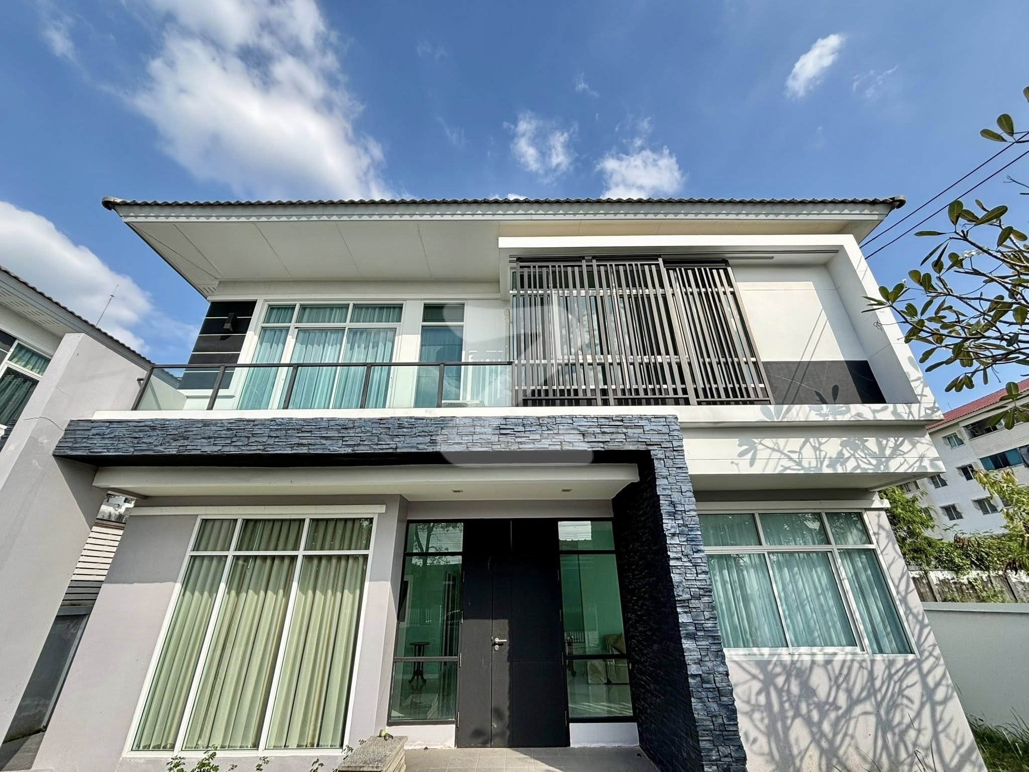 📣 บ้านเดี่ยวหรูใหม่ ให้เช่า! 📍 กรุงเทพฯ บางชัน คลองสามวา The Ozone PanyaIndra: P4 : เจ้าของให้เช่าเอง (งดรับนายหน้า)