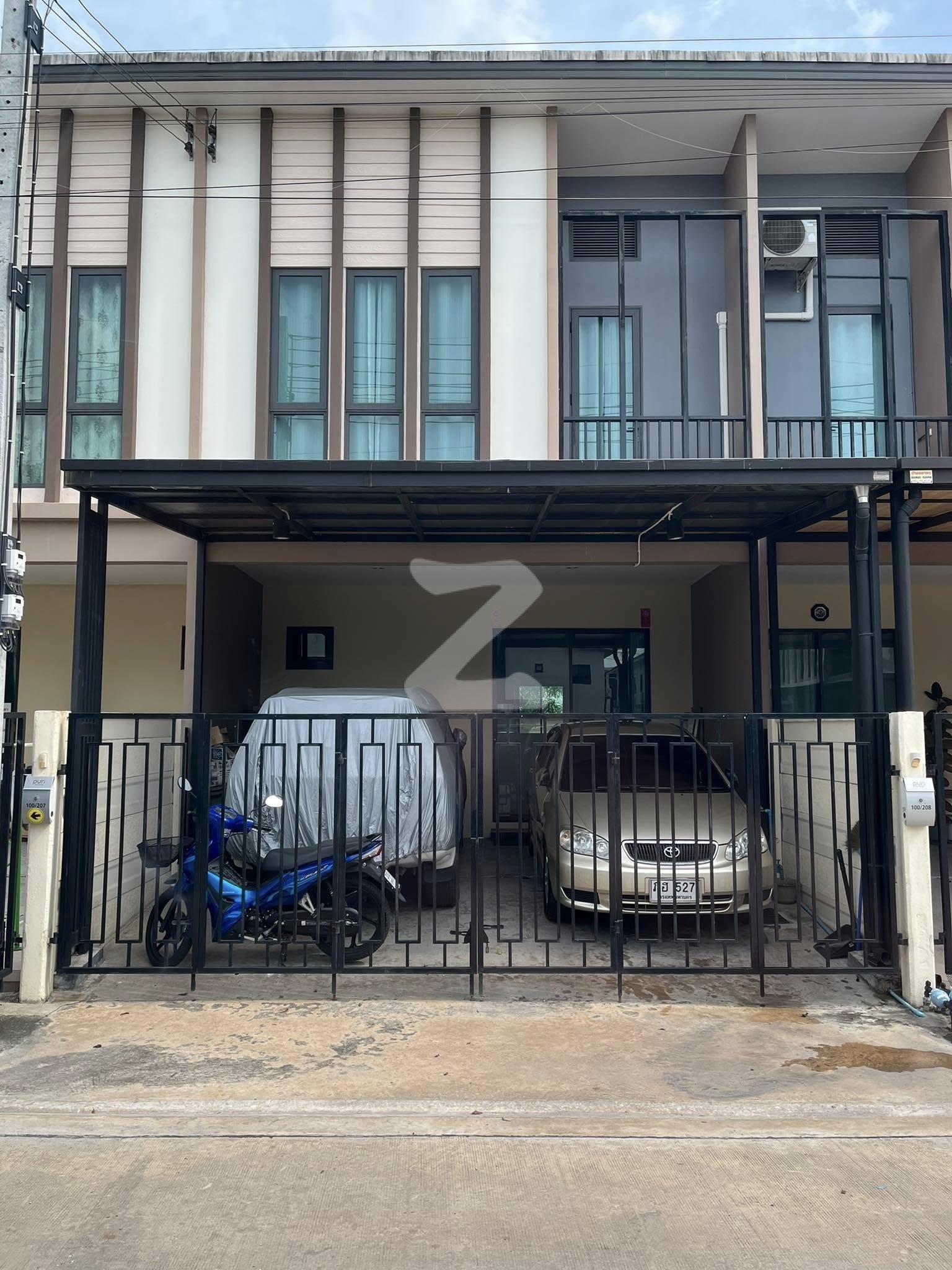 ต้องการขายบ้านทาวน์เฮ้าส์ 2 ชั้น 21 ตร.ว. โครงการภูริ วงแหวน-ลำลูกกา คลอง 4                         : เจ้าของขายเอง (งดรับนายหน้า)