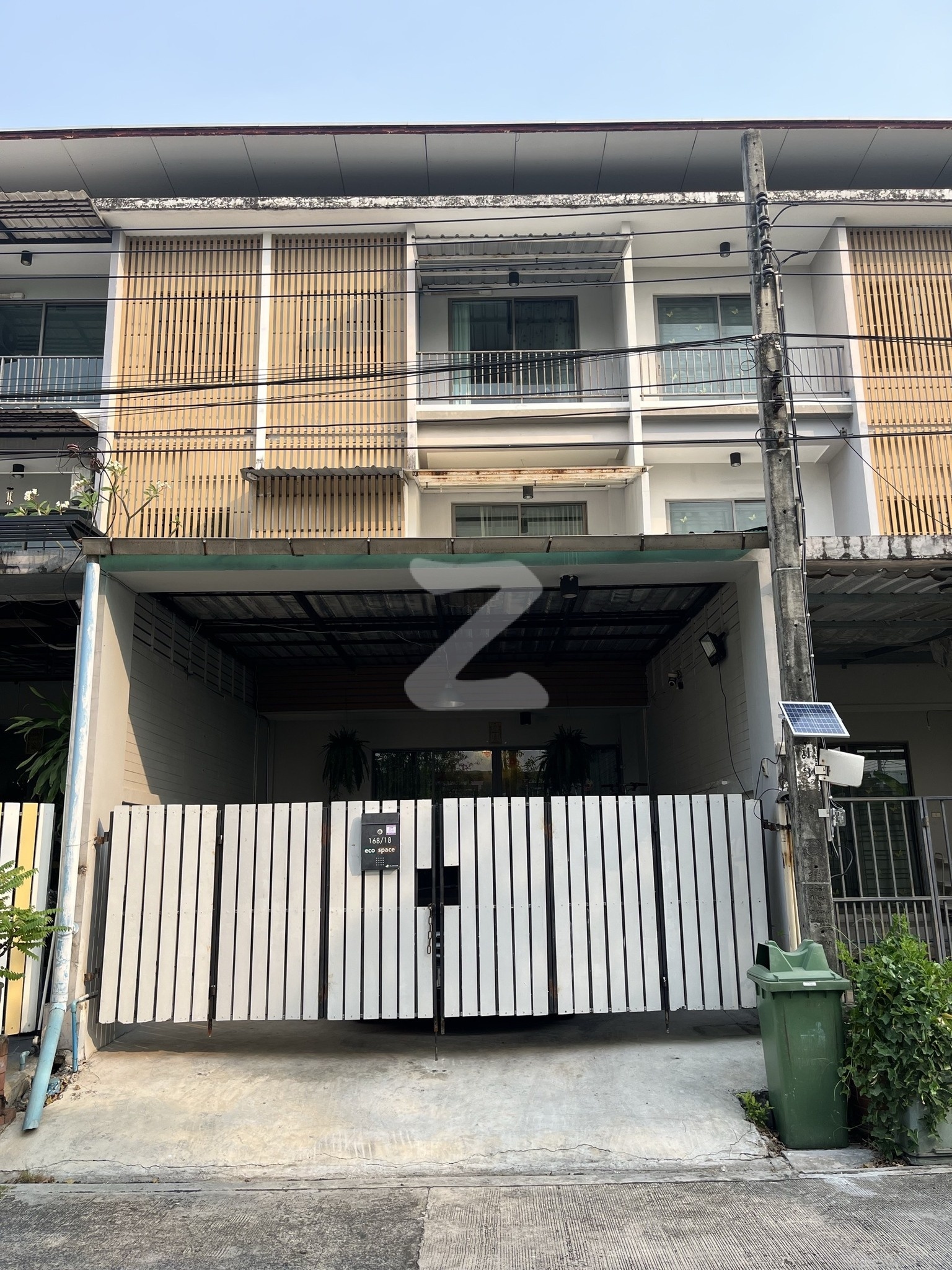 ขายบ้านทาวน์โฮม 3ช้้น หลังใหญ่ พร้อมอยู่ 💰3,6000,000บาท  (ต่อรองราคาได้) หมู่บ้านอีโคสเปช : เจ้าของขายเอง (งดรับนายหน้า)