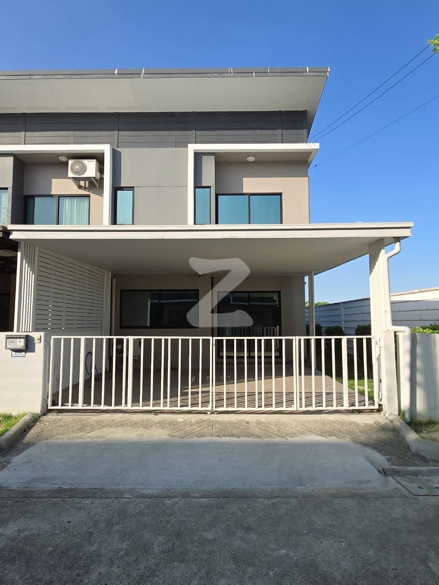 ขายบ้านทาวน์โฮม 2 ชั้นหลังมุม (เจ้าของขายเอง) บ้านสวยสภาพใหม่ เฟอร์นิเจอร์ครบ เครื่องใช้ไฟฟ้า : เจ้าของขายเอง (งดรับนายหน้า)