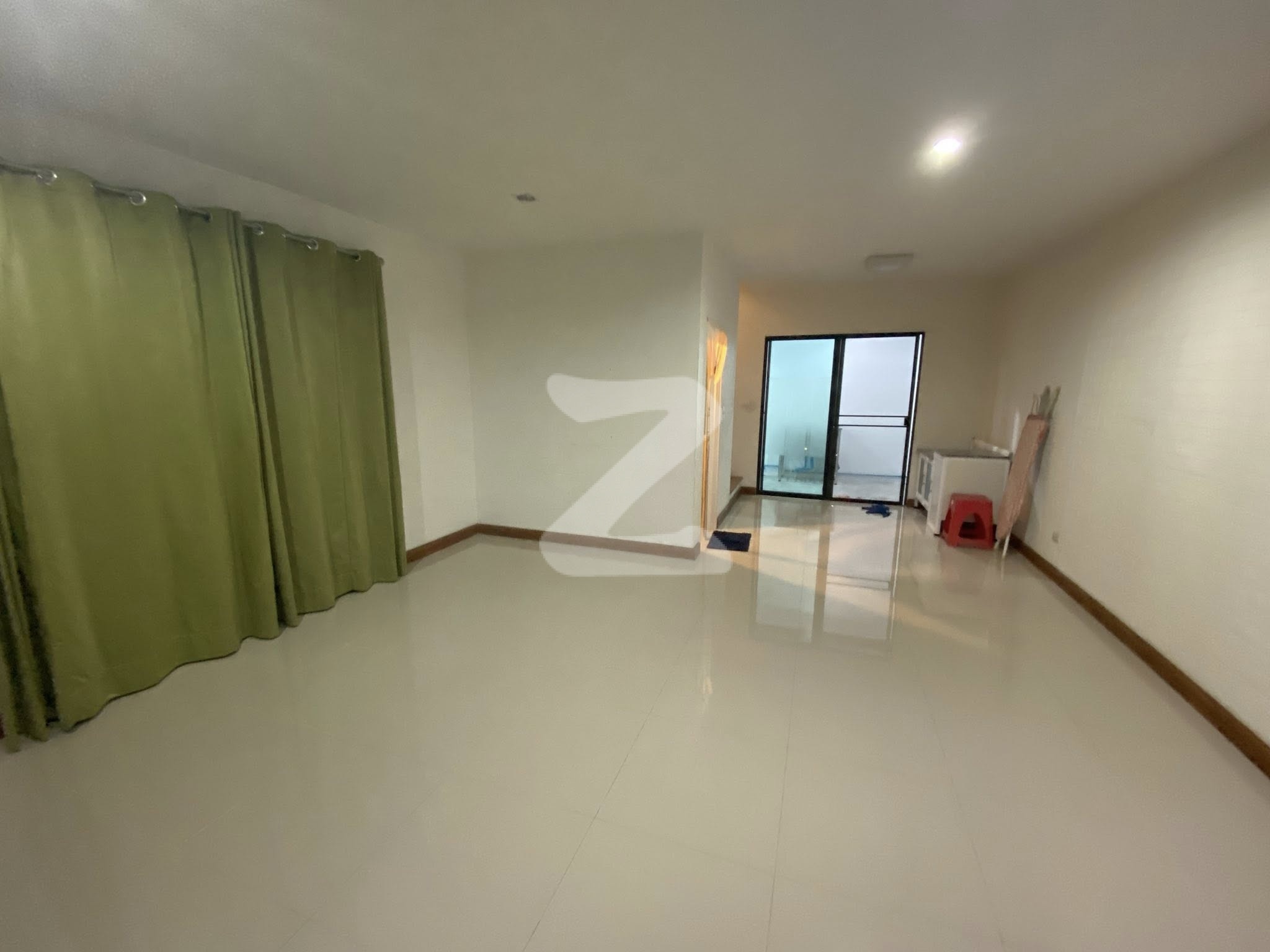 🏡ให้เช่าบ้านทาวน์โฮม 2 ชั้น  หลังมุม ติดจุดกลับรถและมีพื้นที่สวนข้างบ้าน พร้อมอยู่ รีโนเวทใหม่ ไม่เคยปล่อยเช่า พร้อมเข้าอยู่  📍พิกัด หมู่บ้าน คาซ่าซ : เจ้าของให้เช่าเอง (งดรับนายหน้า)
