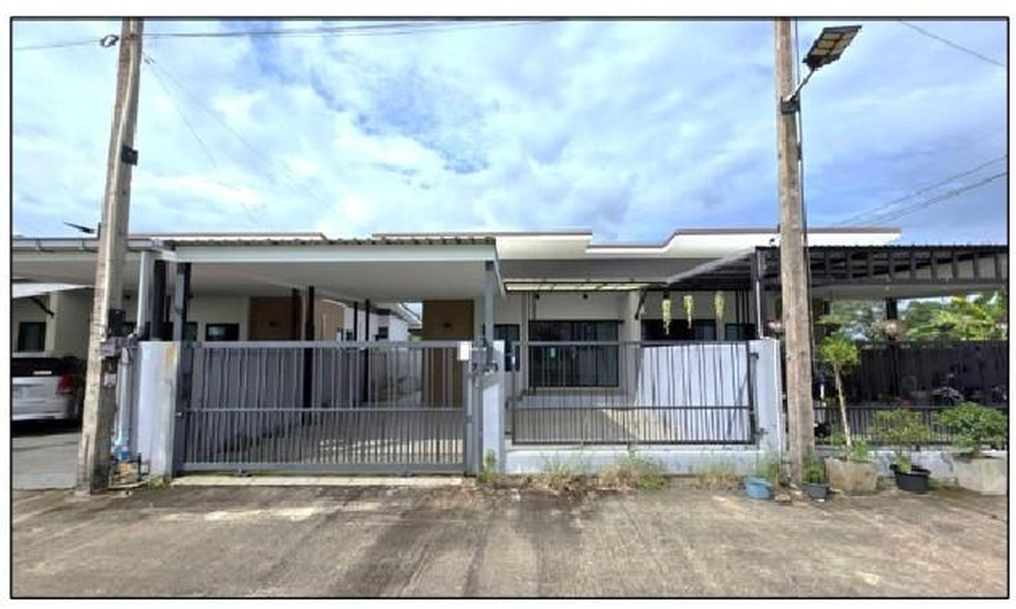 ทรัพย์สถาบันโดย GHB บ้านแฝด ซอยเทศบาล 9 / หมู่บ้านเ ถนนสายตราด-แหลมศอก (ทล.