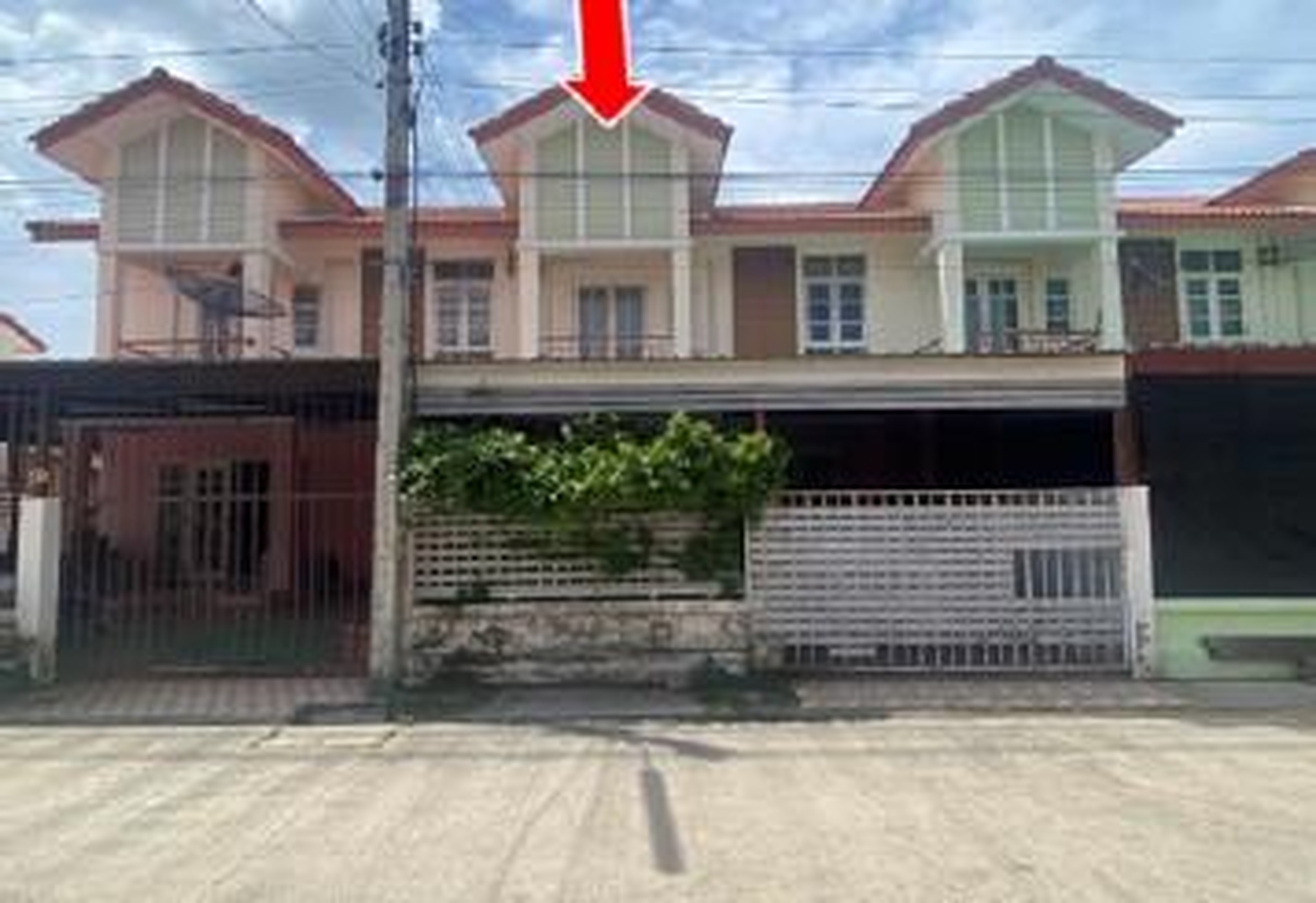ทรัพย์สถาบันโดย GHB ทาวน์เฮาส์ ศศิธร 25