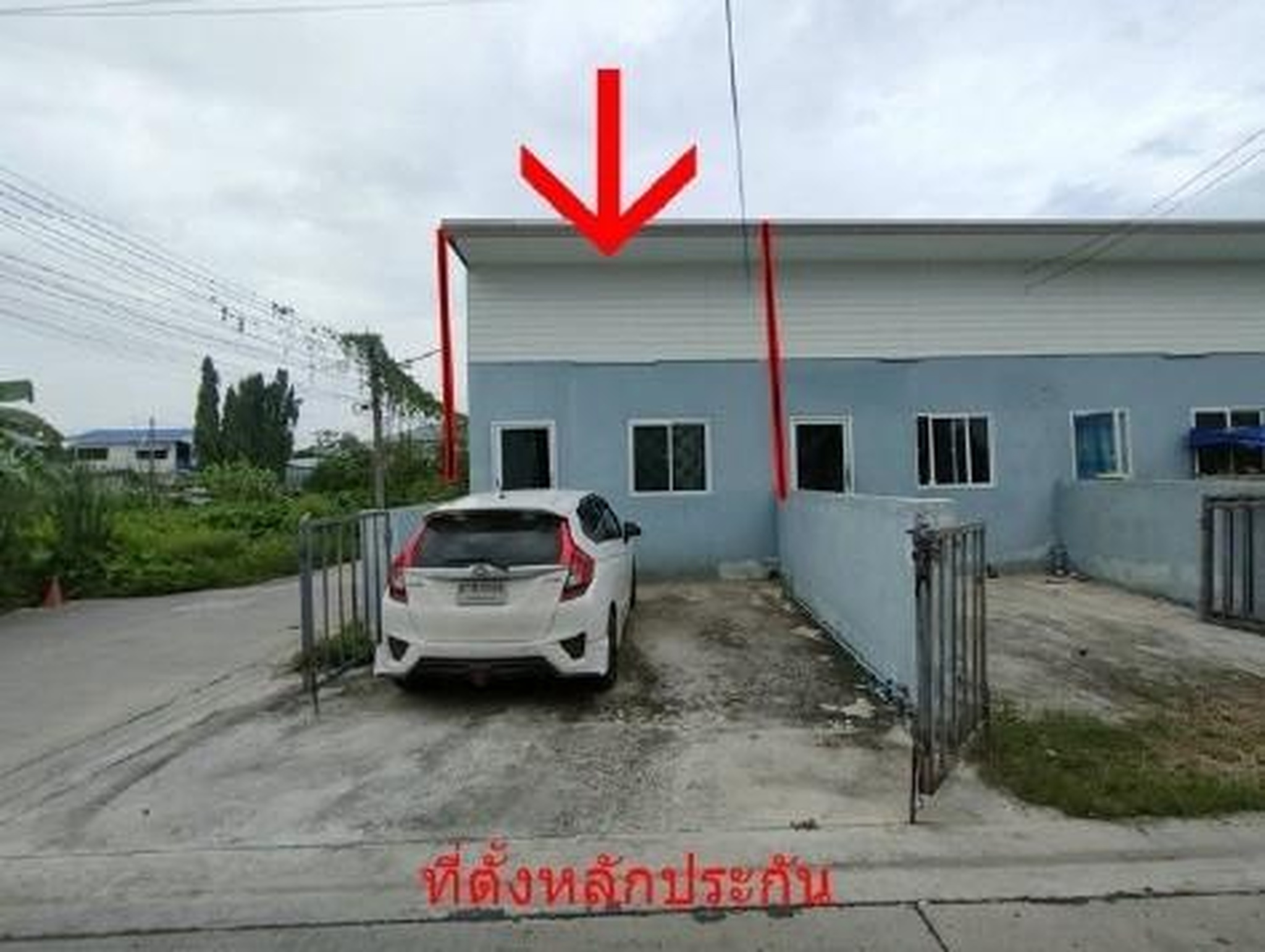 ทรัพย์สถาบันโดย GHB ทาวน์เฮาส์ ถนนเลียบคลองชลประทาน