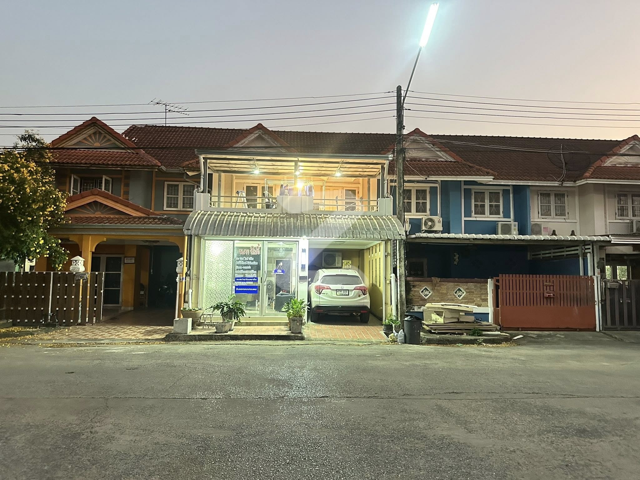 สวัสดีค่ะ ขออนุญาตแอดมิน     ท่านใดสนใจซื้อ 🏠🏠 บ้าน  ( เจ้าของขายเอง)  ทำเลค้าขายได้ต่อเติมเสร็จเรียบร้อยหมู่บ้านพฤกษา 32 คลอง 6 : เจ้าของขายเอง (งดรับนายหน้า)