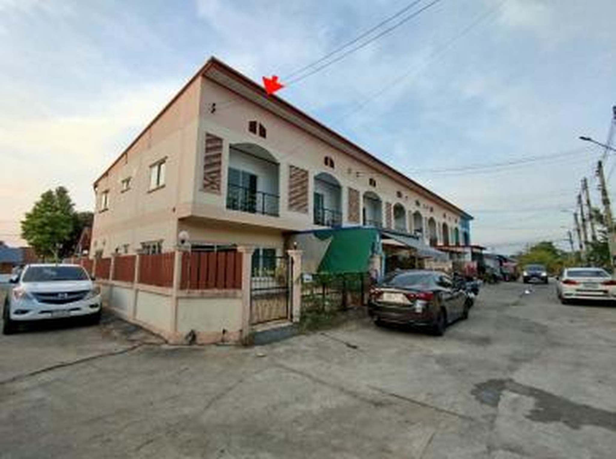 ทรัพย์สถาบันโดย GHB ทาวน์เฮาส์ สุจินดา การ์เด้นท์โฮม (Thong Land & House Rong Po)
