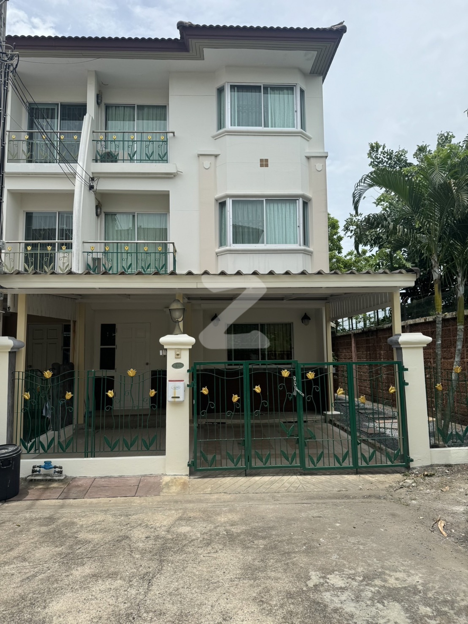  ให้เช่า ทาวน์เฮ้าส์ 3 ชั้น หลังมุม  ศุภาลัยวิลล์ แบริ่ง (Supalai Ville Bearing) ซอยแบริ่ง 58  ขนาด 26 ตรว. : เจ้าของให้เช่าเอง (งดรับนายหน้า)