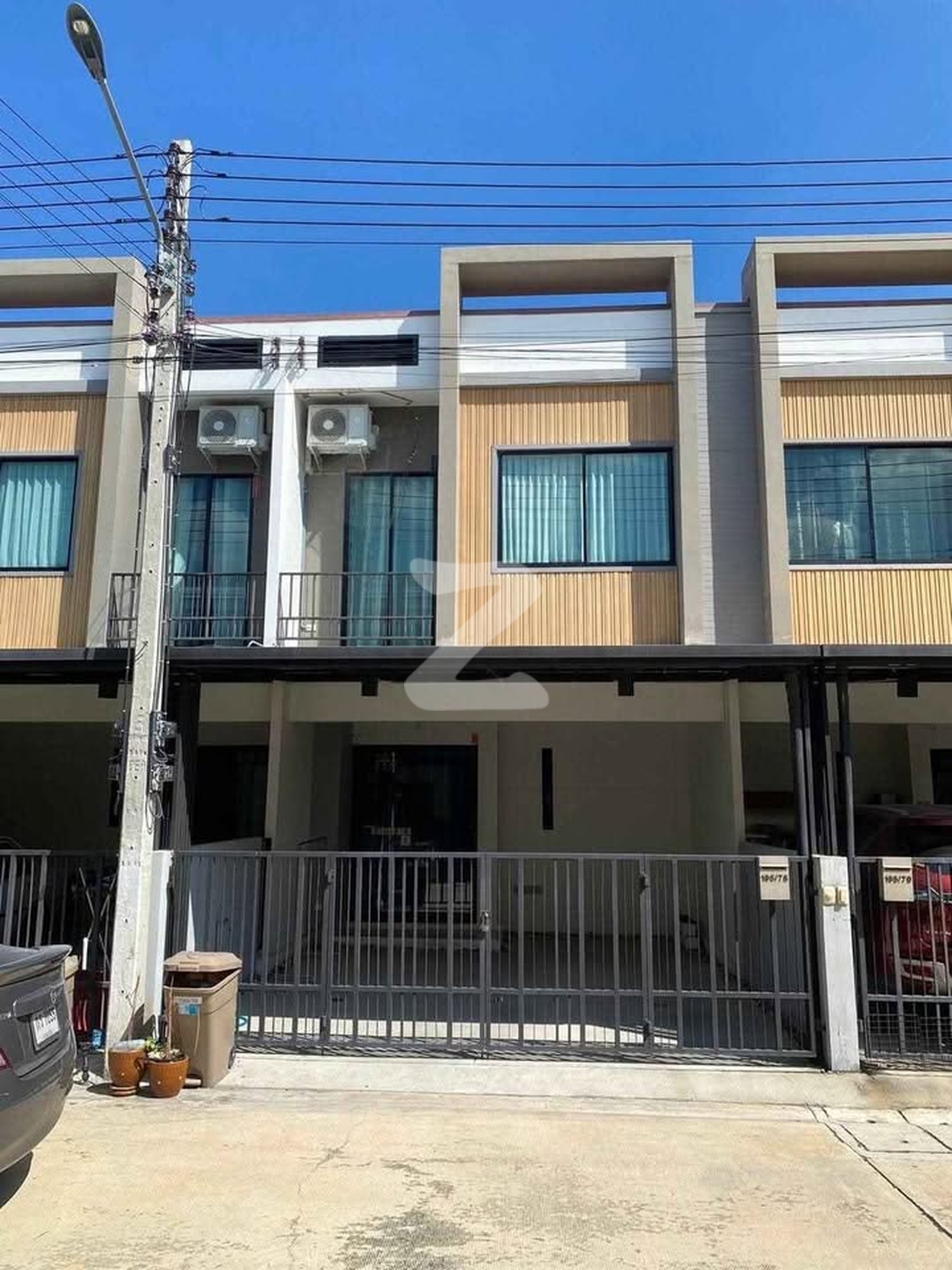 ปล่อยบ้านเช่าทาวน์โฮฒ  เอสเกตทาว345 ซอยปลายบัวพัฒนา   13,500 เจ้าของปล่อยเองครับ 13500บาท เลี้ยงสัตว์ได้ : เจ้าของให้เช่าเอง (งดรับนายหน้า)