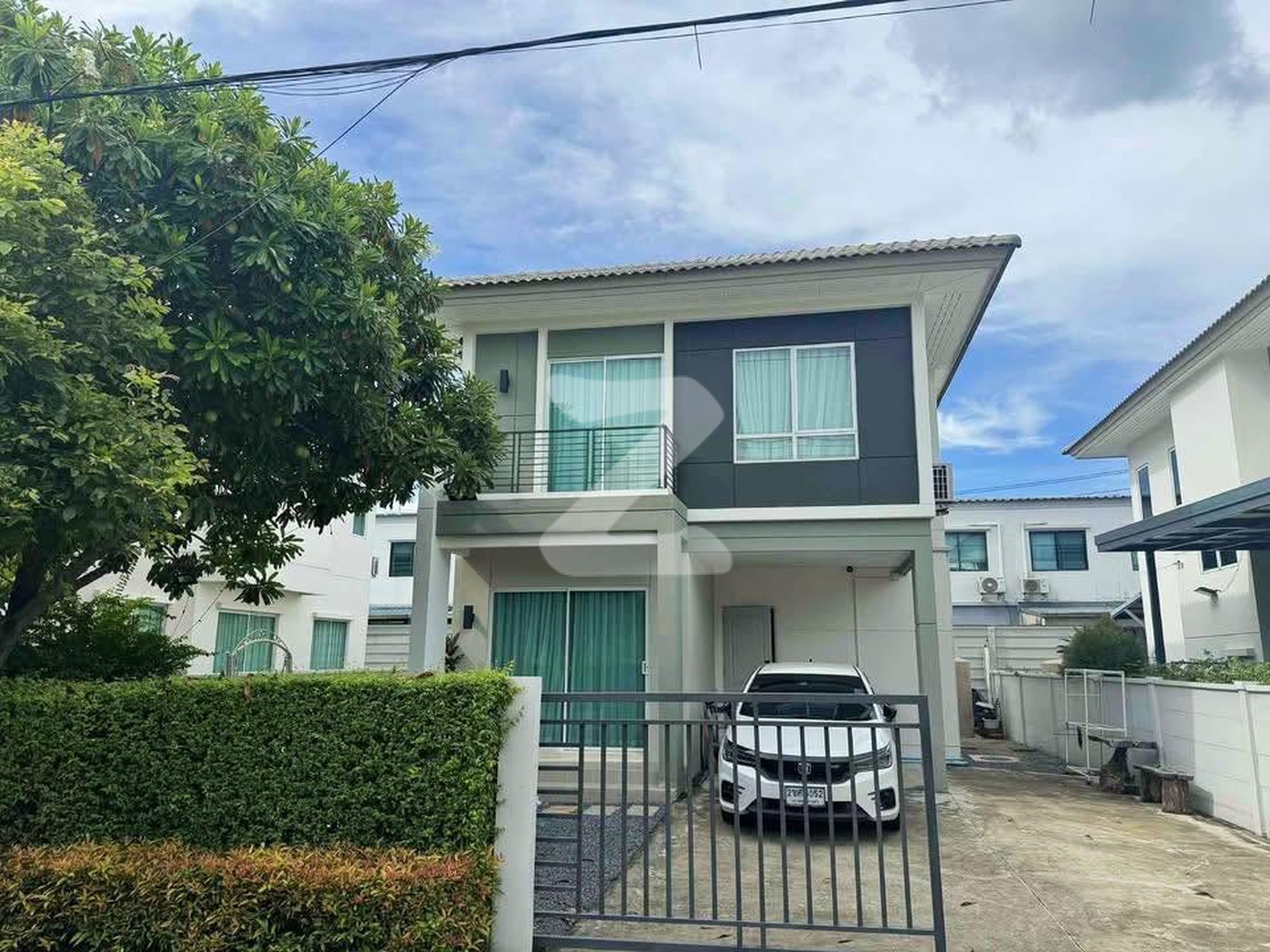 Rent 32,000 .- (Owner Post) มีสัญเช่า 6 เดือน และ12 เดือน ( สัญญาเช่า 6เดือน ค่าเช่าเดือนละ38000.-) : เจ้าของให้เช่าเอง (งดรับนายหน้า)