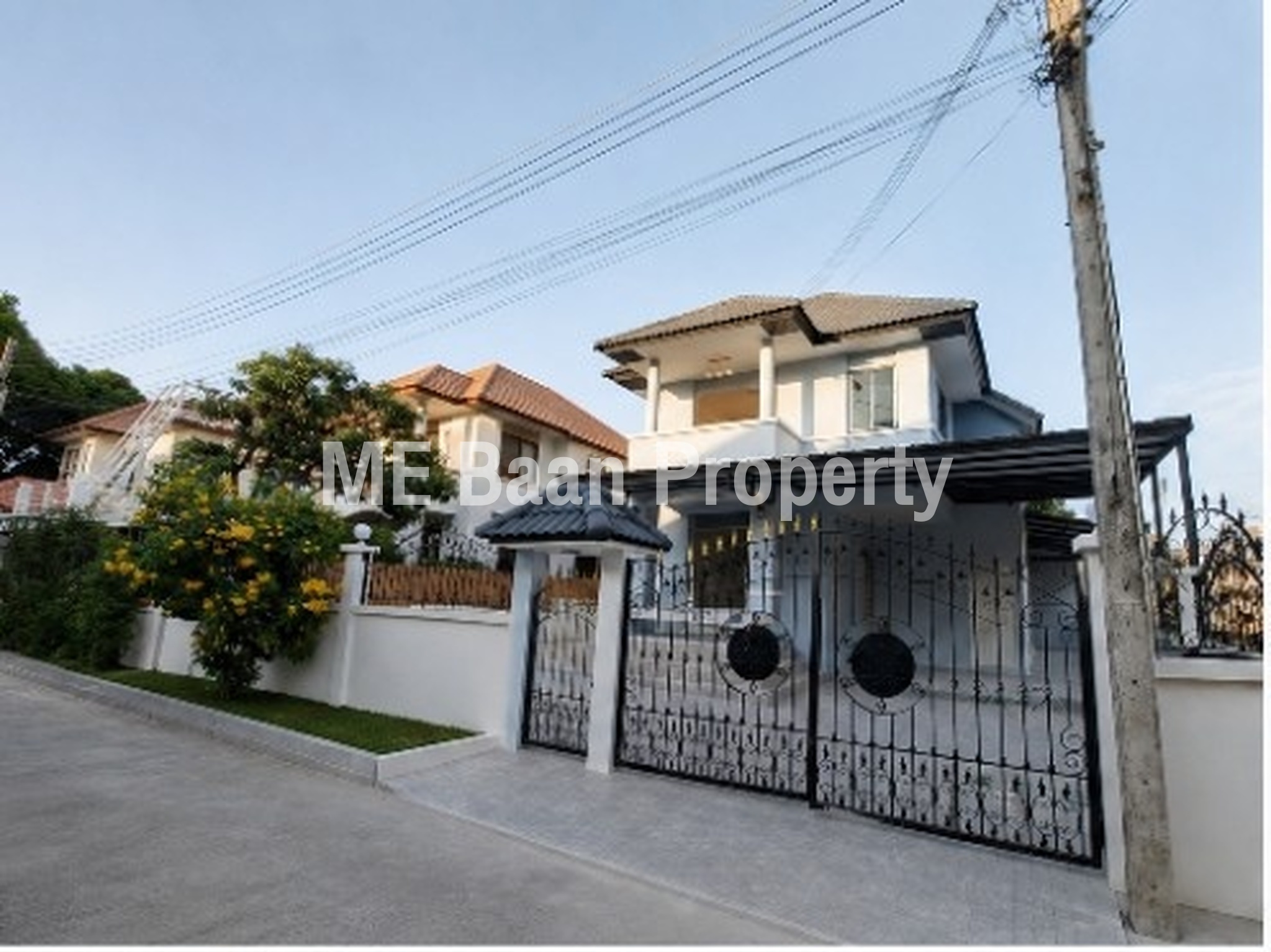 บ้านเดี่ยวหลังมุม รีโนเวทใหม่ทั้งหลัง 60 ตร.ว. 3 นอน 3 น้ำ พื้นที่ใช้สอยกว้าง พร้อมครัวต่อเติมครบ อยู่สบายในหมู่บ้านเดอะวิลเลจ : เจ้าของขายเอง (งดรับนายหน้า)