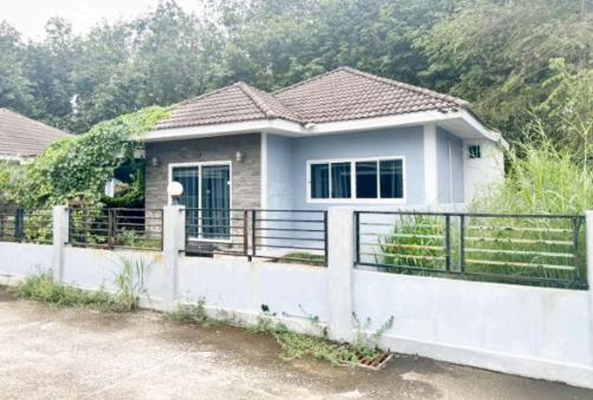 ทรัพย์สถาบันโดย GHB บ้านเดี่ยว รัตนาวิลเลจ(โรจนะ) (Warin Village)