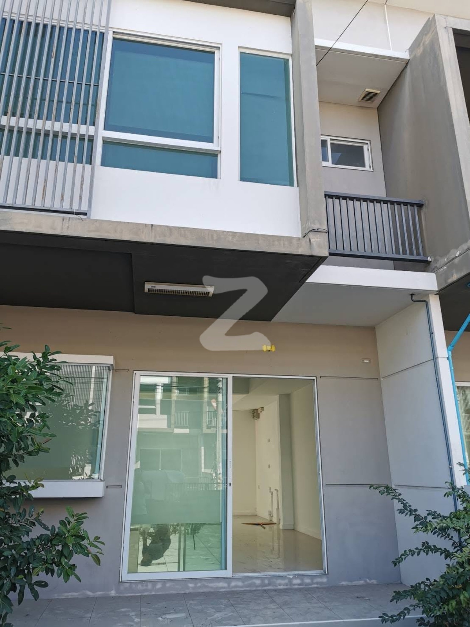📣 ให้เช่า‼️(เจ้าของปล่อยเอง) 🏡🏠__หมู่บ้านอินดี้ 1 ทาวน์โฮม 2 ชั้น แบบ Modern Style 2 ห้องนอน 3 ห้องน้ำ 1 จอดรถ ทำเลดี ต้นๆ โปร่งโล่ง สบาย : เจ้าของให้เช่าเอง (งดรับนายหน้า)