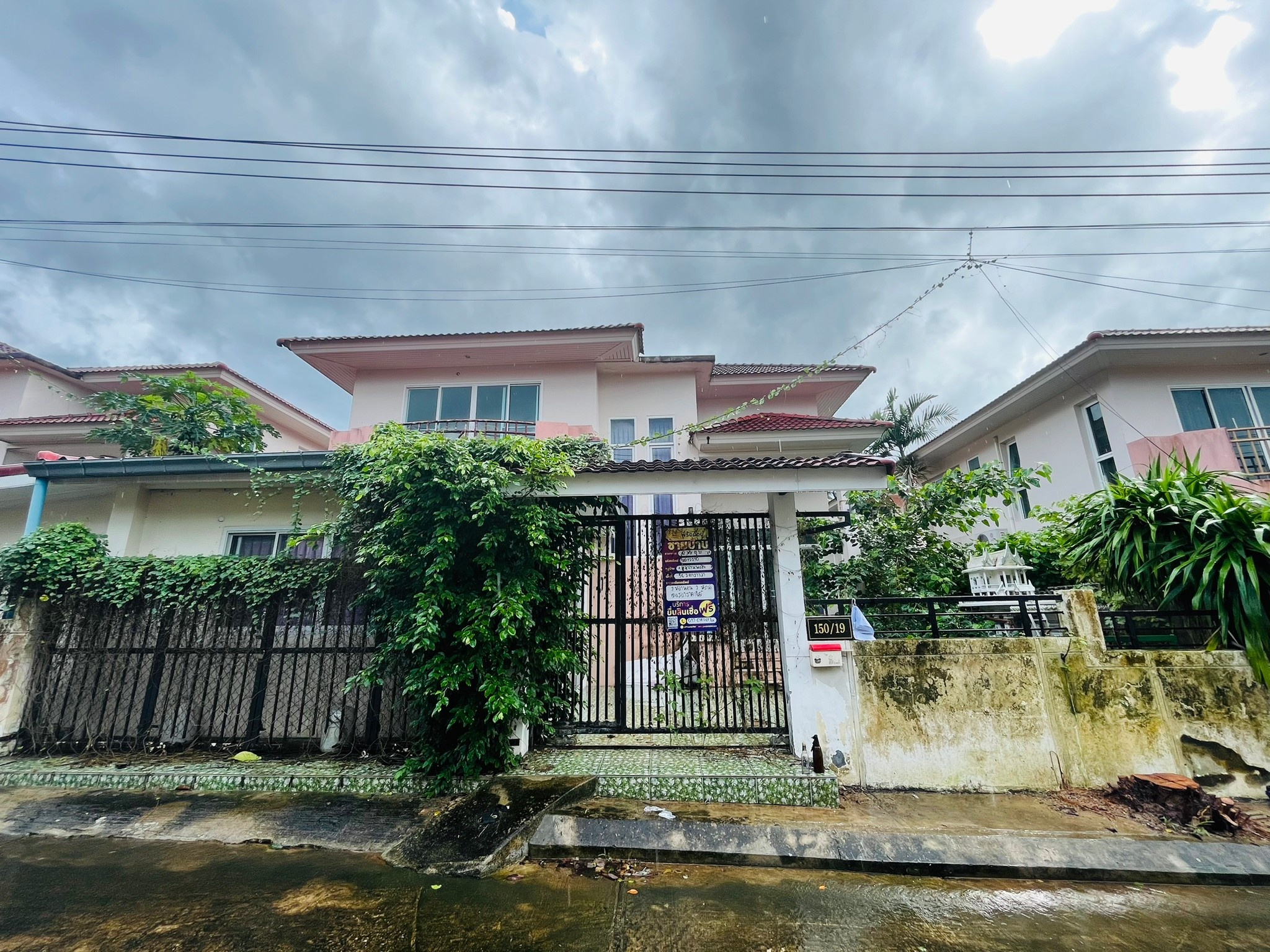 ทรัพย์สถาบันโดย JAM บ้านเดี่ยว หมู่บ้านพอใจ (Baan Phor Jai)