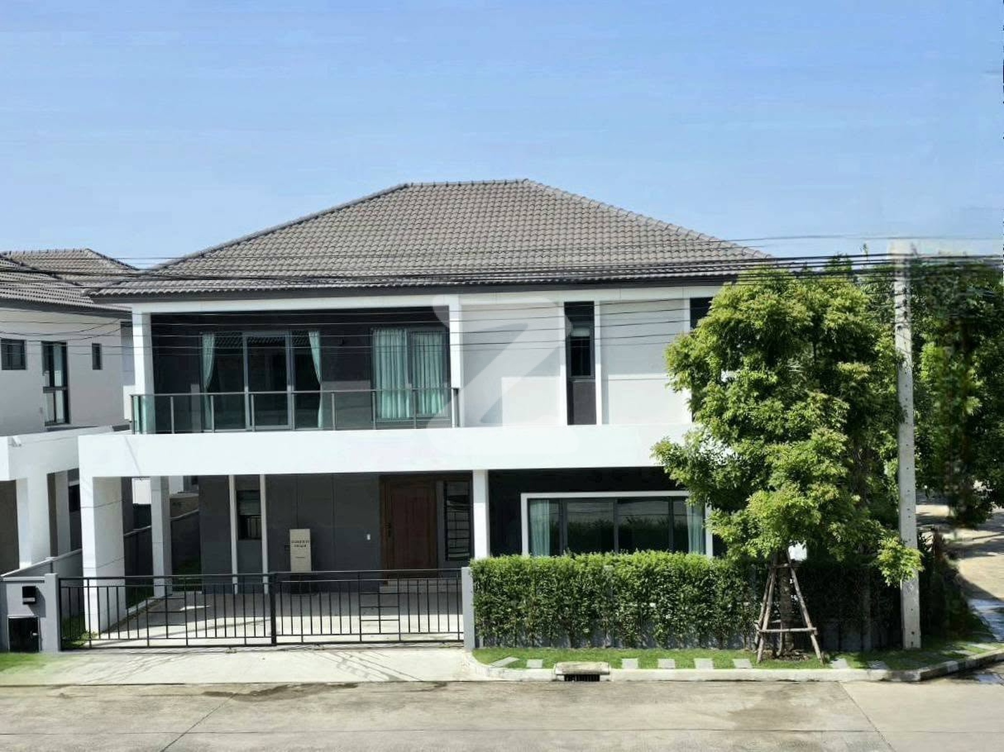 Owner post  ให้เช่าบ้านเดี่ยว หมู่บ้าน CENTRO วิภาวดี ถนนเมนโซนด้านหน้าโครงการใกล้ Clubhouse บ้านหลังมุม ที่ดินเนื้อที่ 63 ตรว.   : เจ้าของให้เช่าเอง (งดรับนายหน้า)