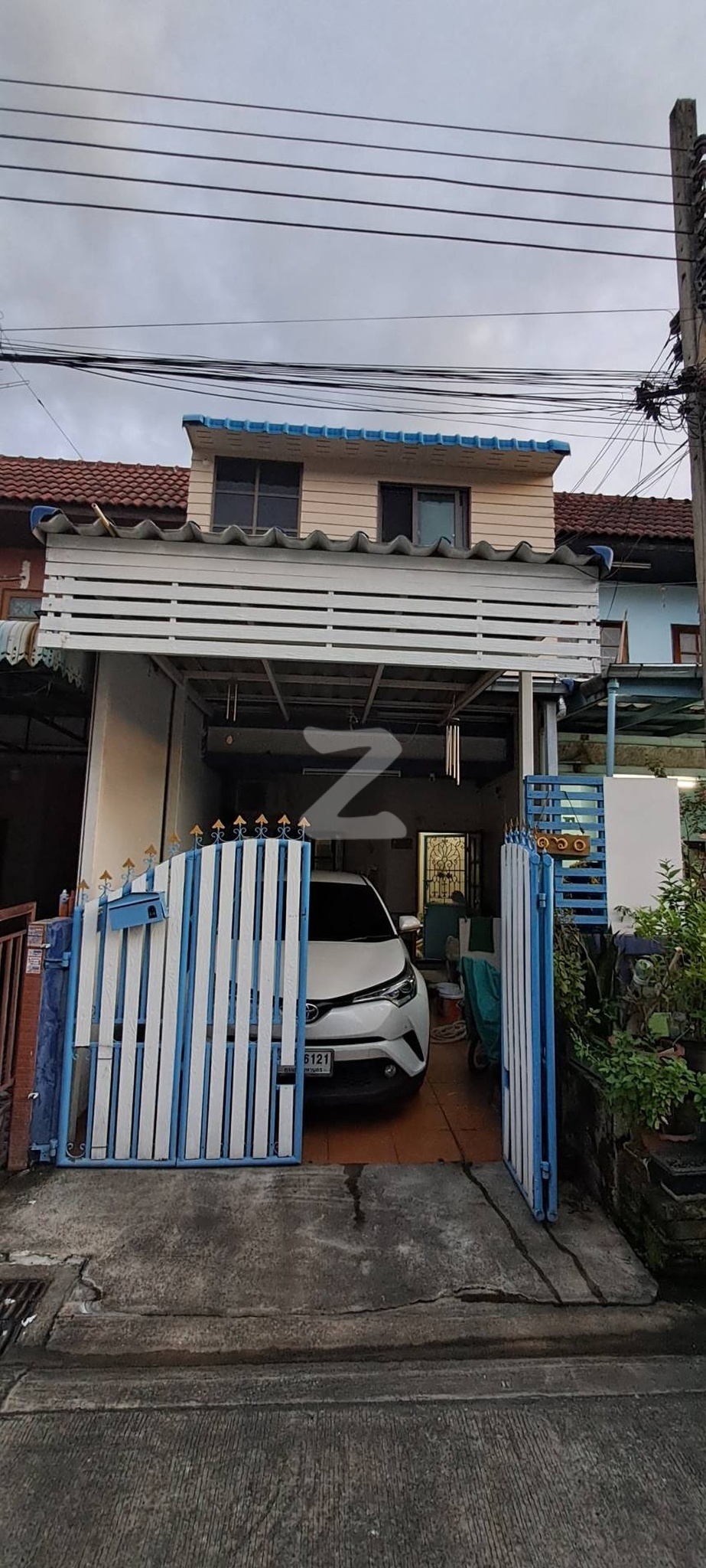 ขายทาวน์เฮาส์ 2 ชั้น 3 นอน 2น้ำชั้นบนปูกระเบื้อง ชั้นล่างหินขัด หน้าบ้านโรงรถปูกระเบื้อง มีปั้มน้ำ ตกแต่งพร้อมอยุ่  : เจ้าของขายเอง