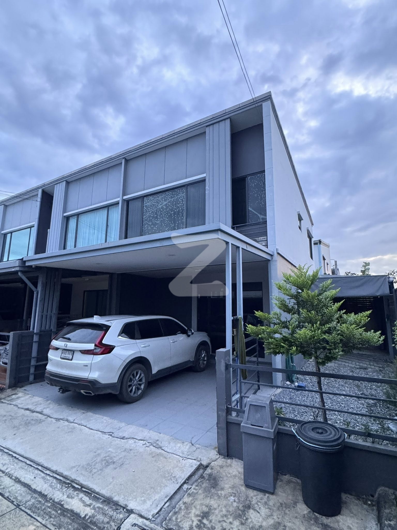 ขายครับขาย บ้านทำเลดี ทำเลทอง อยู่แล้วรวย ขาย 5 ล้าน ต่อรองได้ เจ้าของขายเอง หรือให้เช่า 20,000 ต่อเดือน : เจ้าของให้เช่าเอง (งดรับนายหน้า)
