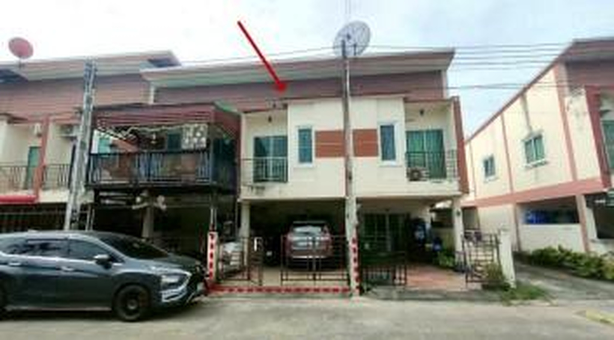 ทรัพย์สถาบันโดย GHB ทาวน์เฮาส์ 9999 วิลเลจ (9999 Village)