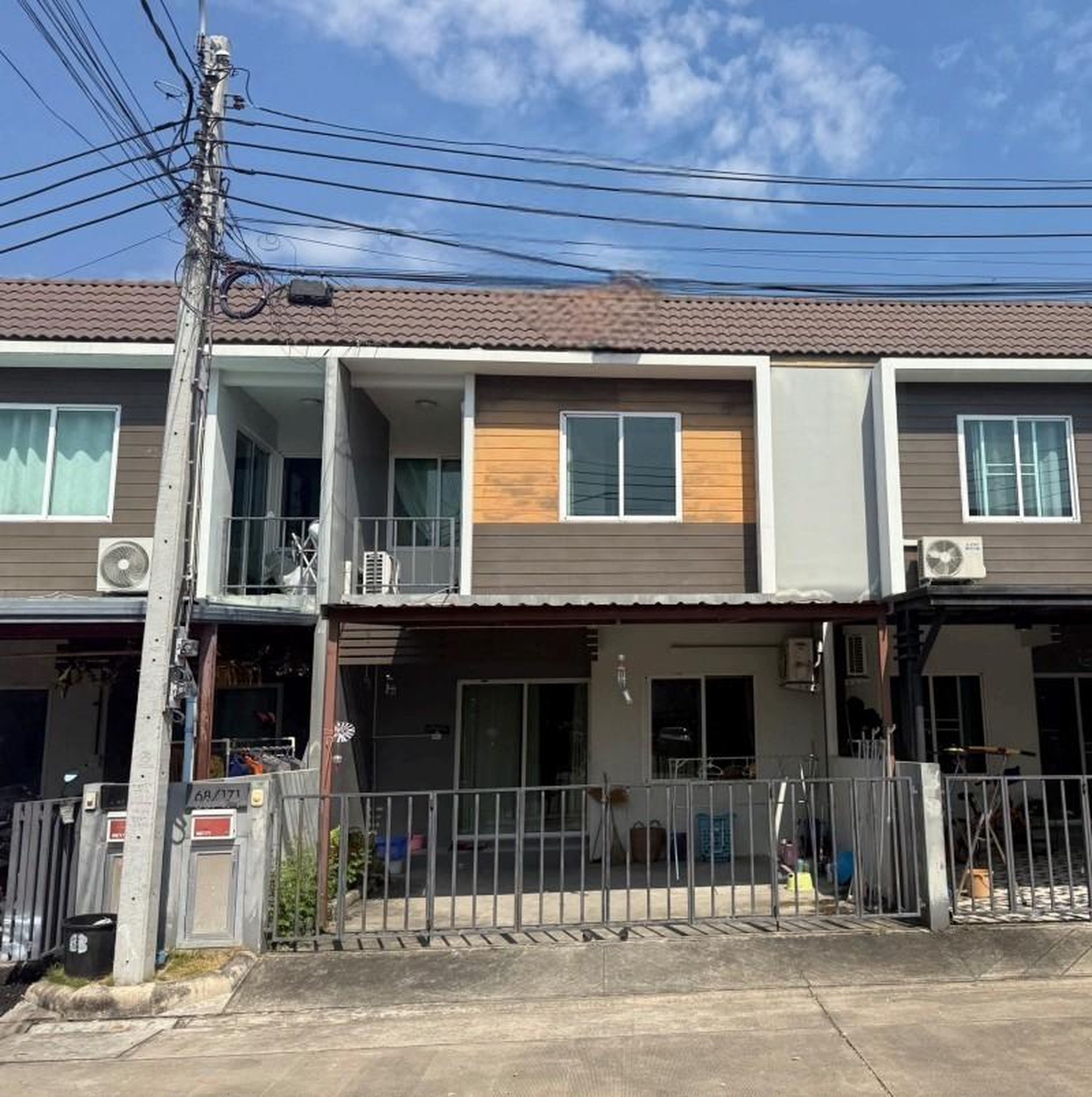 ทรัพย์สถาบันโดย GHB ทาวน์เฮาส์ เดอะคัลเลอร์สพรีเมี่ยมกาญจนาภิเษก-ราชพฤกษ์เฟส 8 (The Colors Premium 3 Kanchanaphisek-Ratchapruek)
