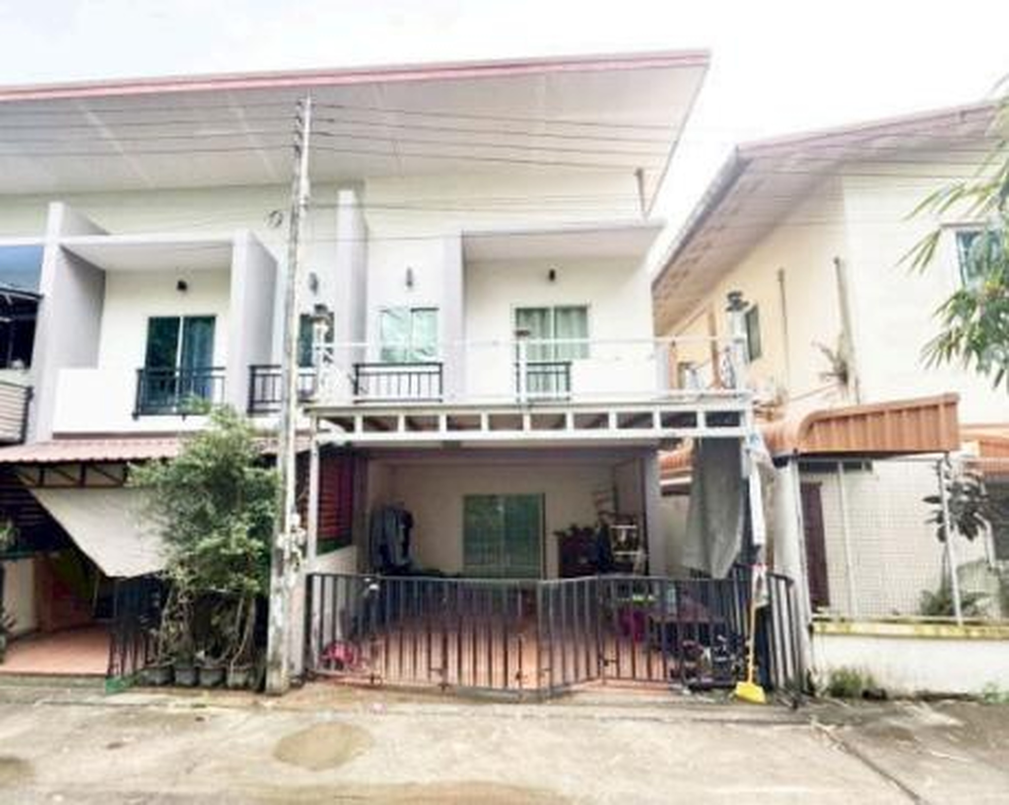 ทรัพย์สถาบันโดย GHB ทาวน์เฮาส์ บ้านริมธาร (Baan Phorntana)