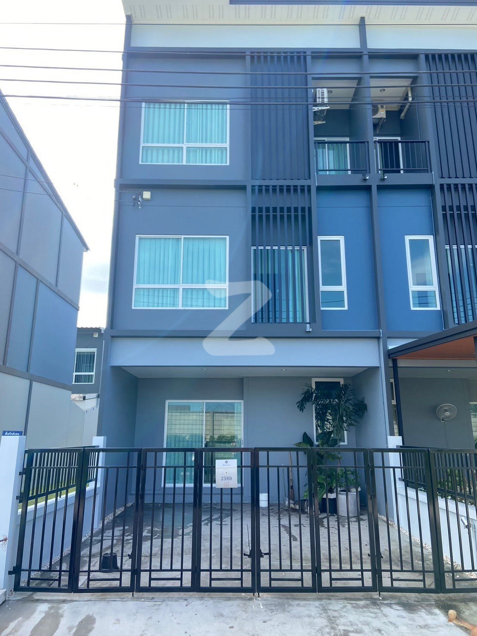 บ้าน Townhome พร้อมให้เช่า บ้านทาวน์โฮม 3ชั้น 4ห้องนอน4ห้องน้ำ แปลงมุม หน้าบ้านหันทิศเหนือ อากาศเย็นถ่ายเทสะดวก บ้านสภาพใหม่เจ้าของอยู่เอง : เจ้าของให้เช่าเอง (งดรับนายหน้า)