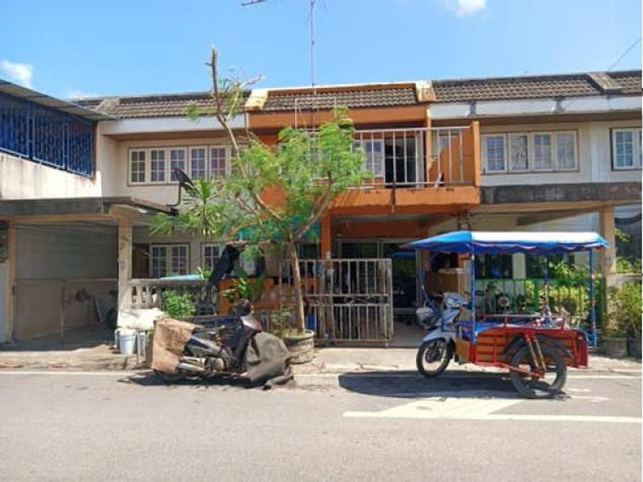 ทรัพย์สถาบันโดย GHB ทาวน์เฮาส์ ถนนประชาอุทิศ